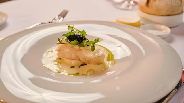 Skrei, knolselderij, kaviaar, beurre blanc.