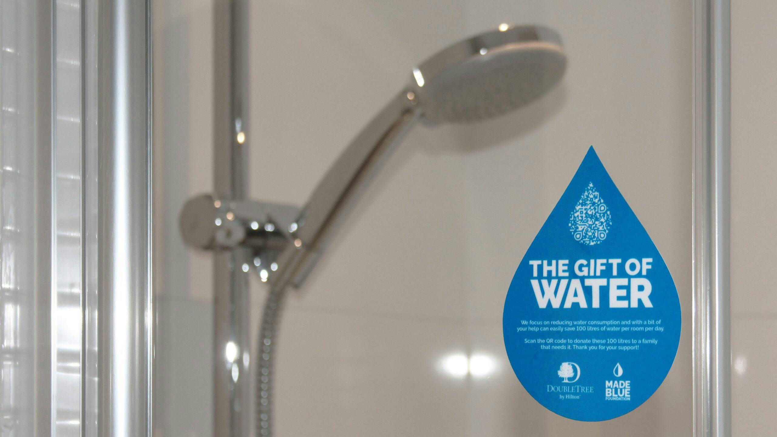 Amsterdams hotel doneert per overnachting 100 liter water aan goed doel