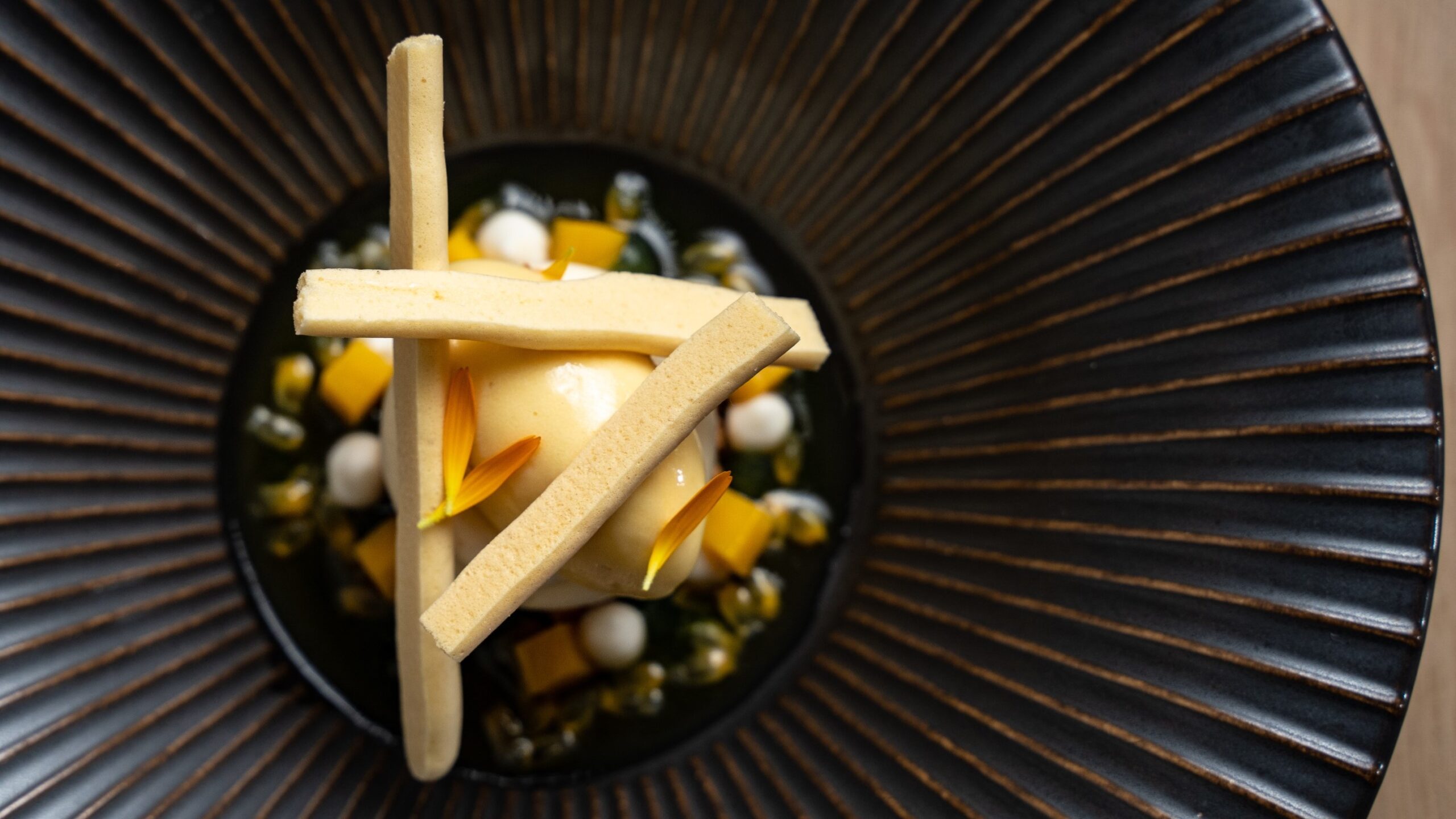 Een gerecht van Sukerieje, met kokos en passievrucht