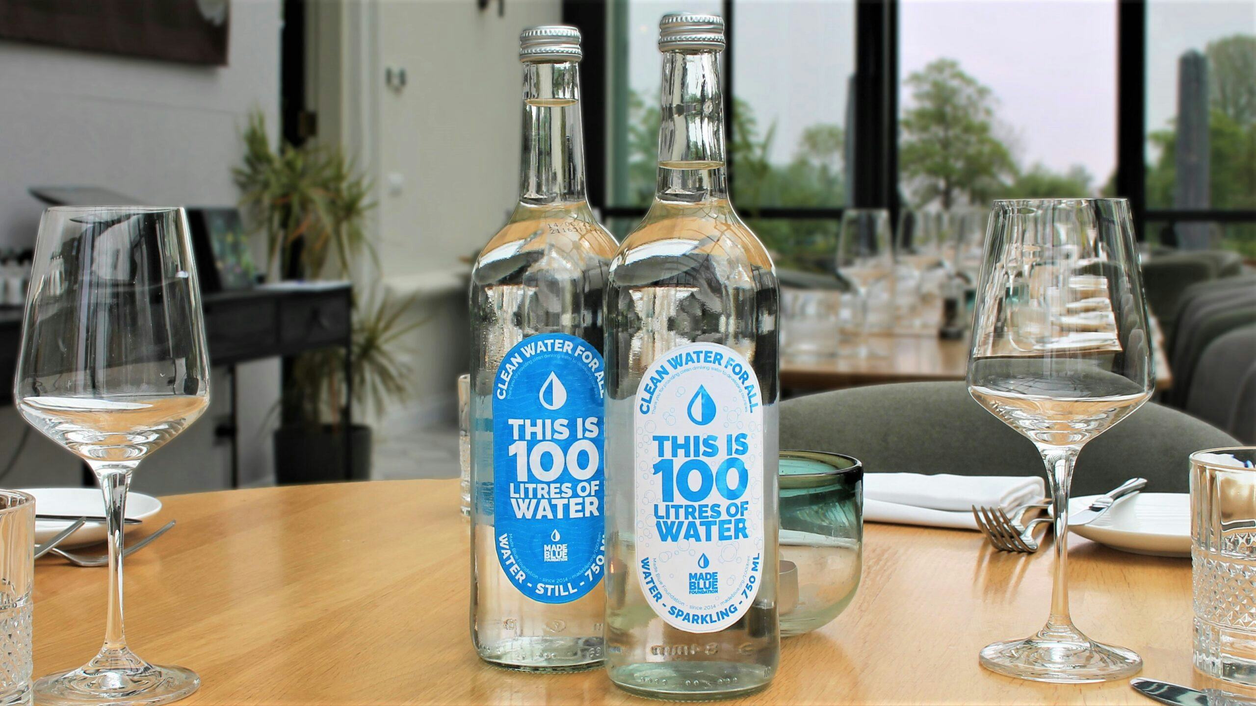 Made Blue Foundation lanceert gebotteld water voor horeca en doneert voor elke fles 100 liter