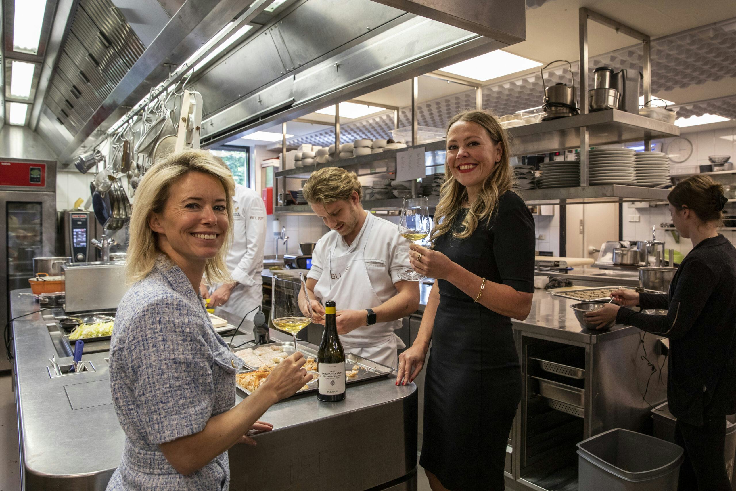 Nadine Mögling (links) en Margot Los