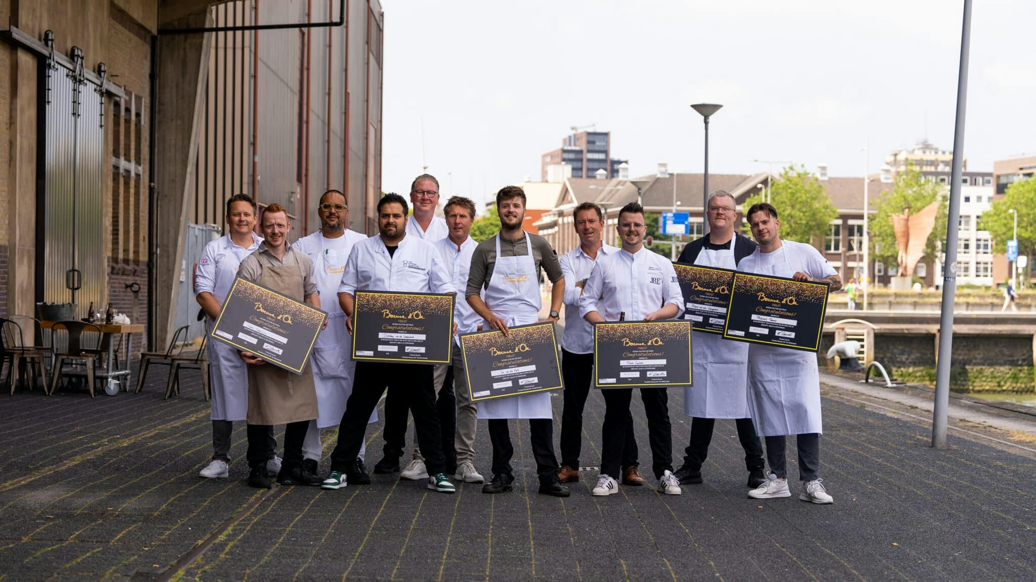 Van links naar rechts: Marcel de Leeuw (jury), Louis Craninckx (Odille), François Geurds (jury), Djailany van de Laarschot (Nastrium), Arjan Speelman (jury), Alain Alders (jury), Jos van der Noll (Le Nord), Marco Poldervaart (jury), Mark Captein (Orangerie De Pol), Marco van der Wijngaard (’t Amsterdammertje*) en Mitchell Tromp (Cuisine D’Amis)