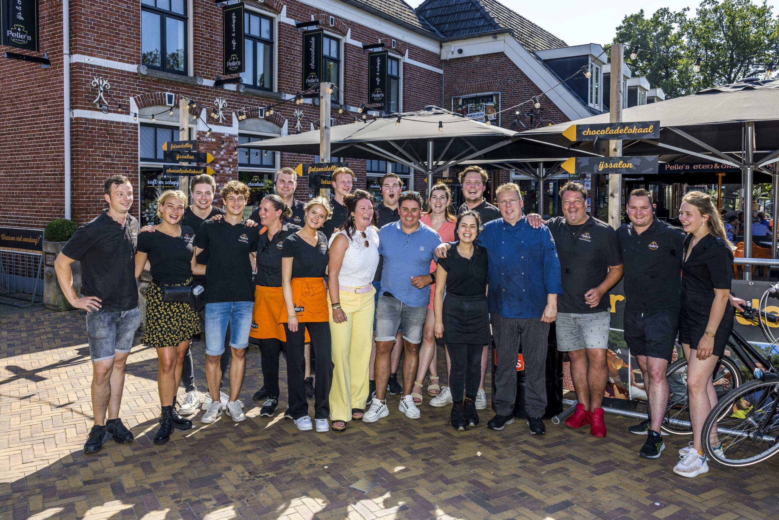 Het team van Pelle's, met in het lichtblauw Roy Spekhorst