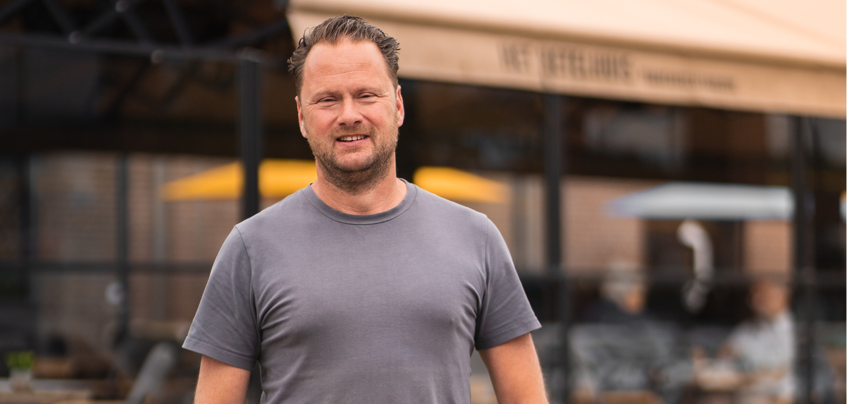 Jaap van Ham voor zijn terras van het Ketelhuis in Tilburg.  
