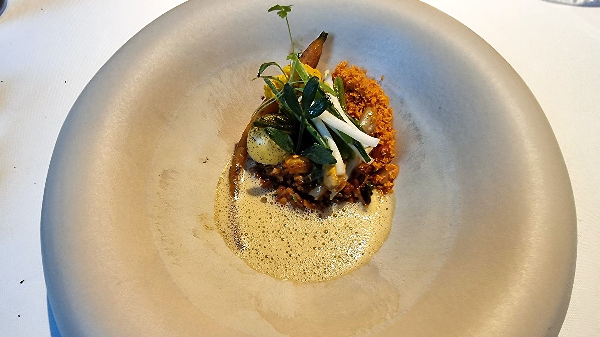 Nasi Goreng met Zeeuwse zeevruchten met schuim van schelpdieren. Door Syrco Bakker.