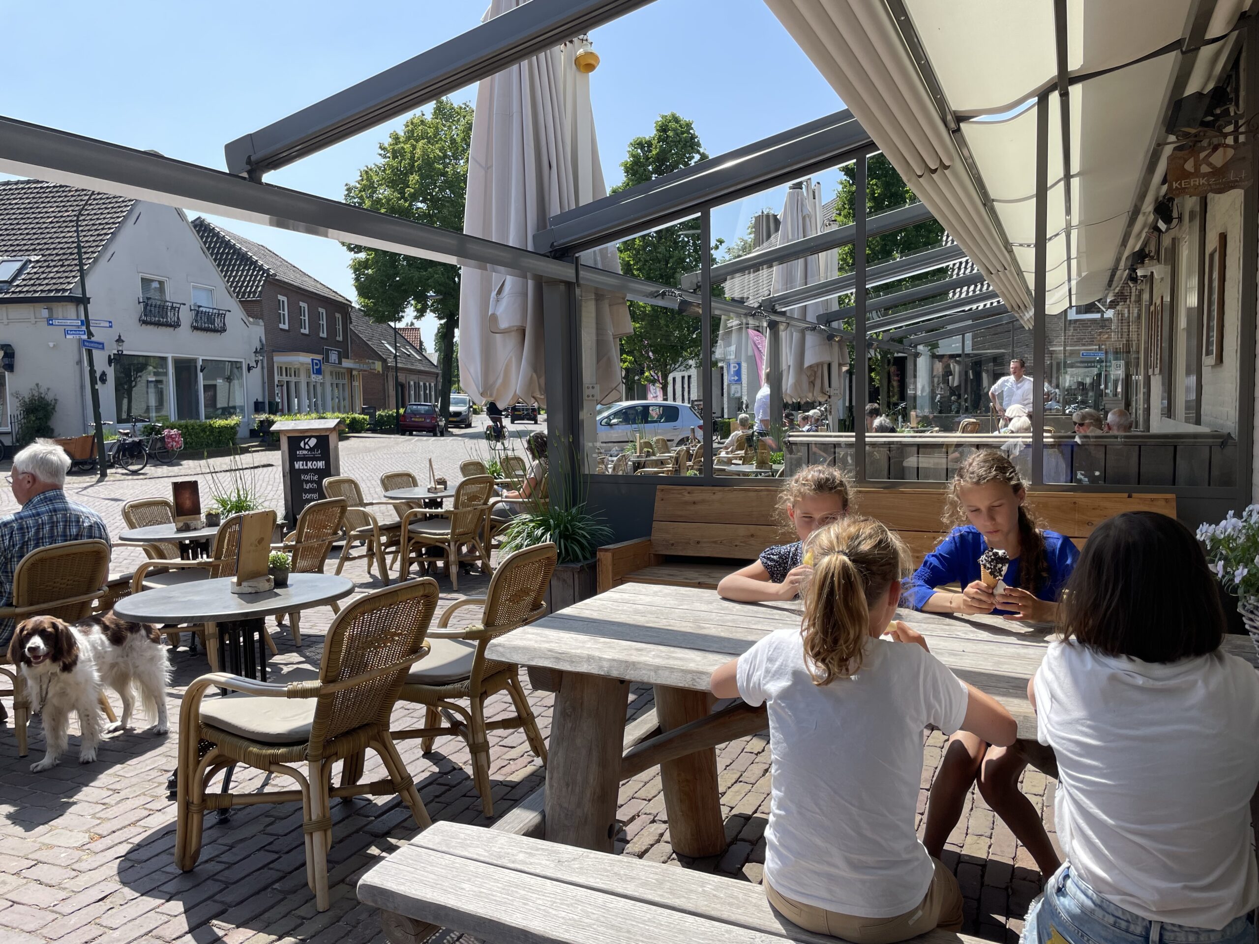 Het terras van Kerkzicht Diessen.