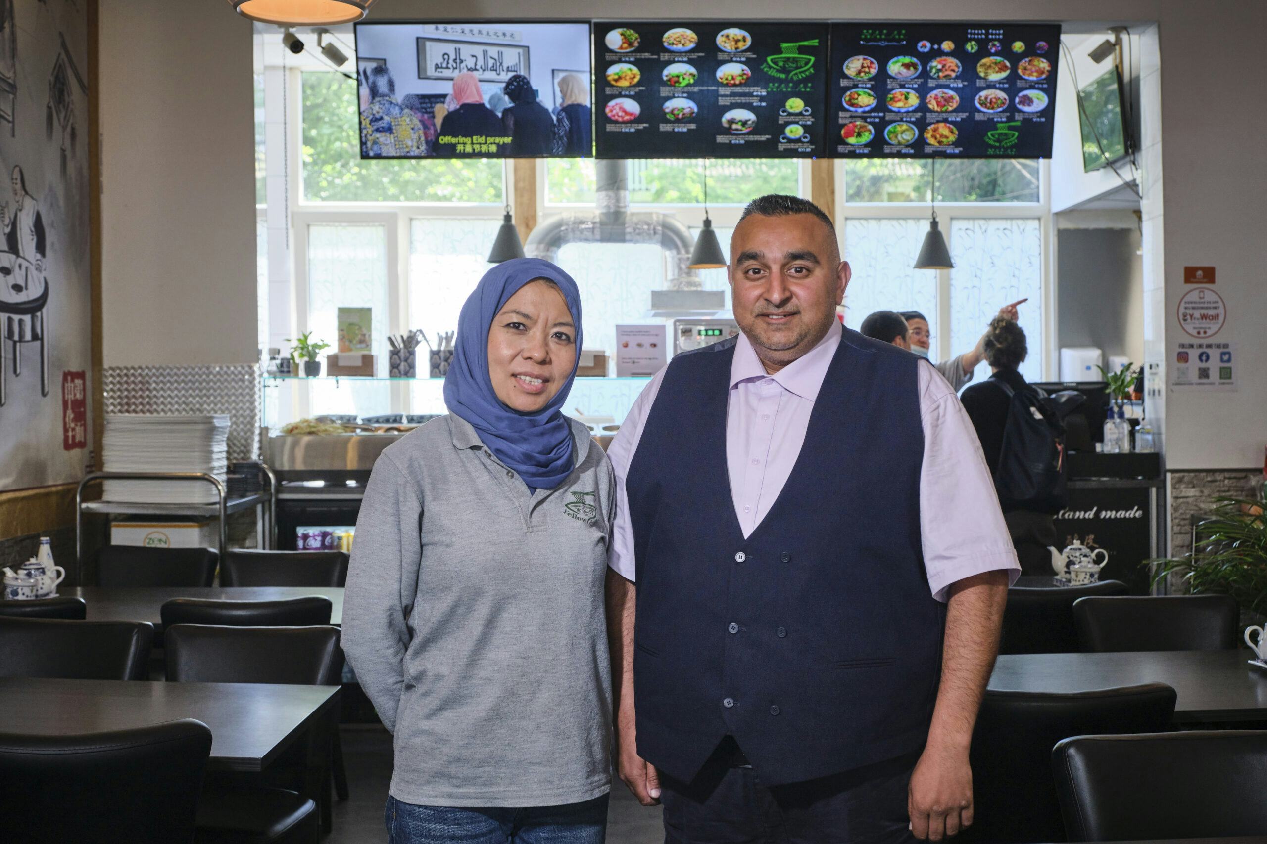 Eigenaren Imran Khalid en zijn vrouw Yumei Ma van het Rotterdamse restaurant Yellow River Lanzhou Noodles