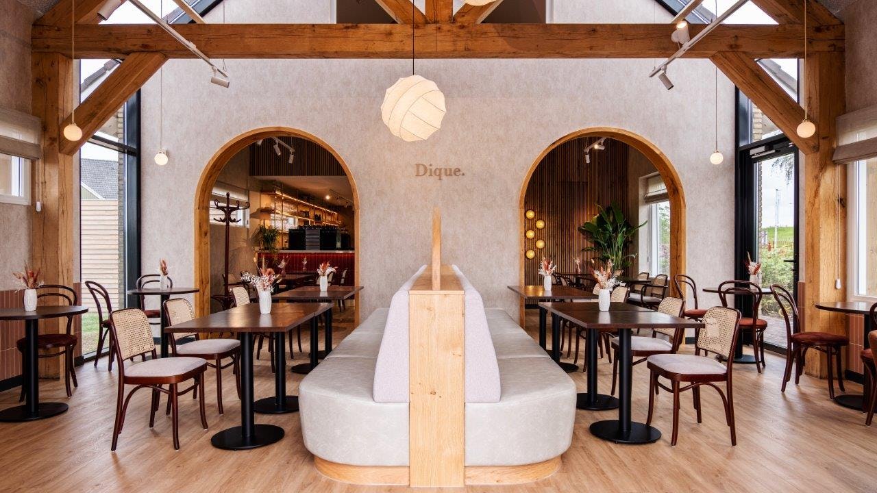 Nieuw Café Dique: 'Verwacht geen schreeuwerig interieur en appeltaart'