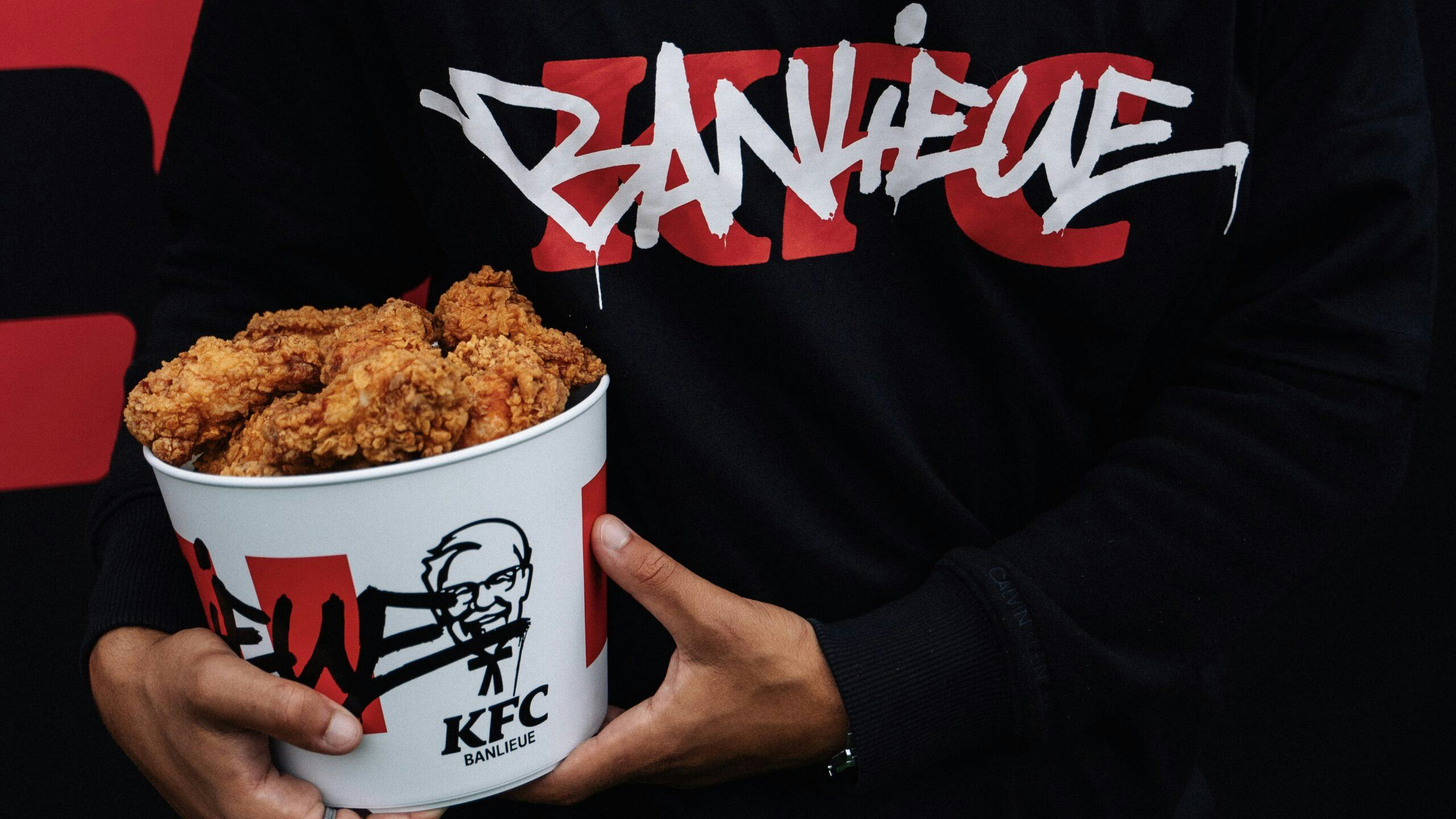 KFC lanceert herbruikbare bucket (en T-shirt) met kledingmerk