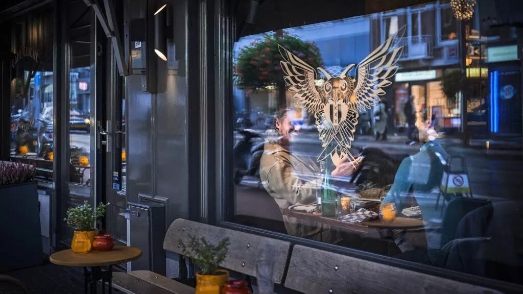 Corona nekt Café Cliché Amsterdam: zaak Sidney Schutte failliet en per direct dicht
