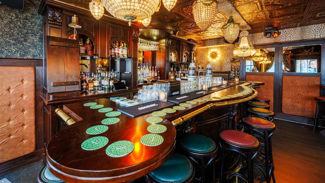 Binnenkijken bij Amsterdams café Keetje Tippel: 'Hoerig en over de top