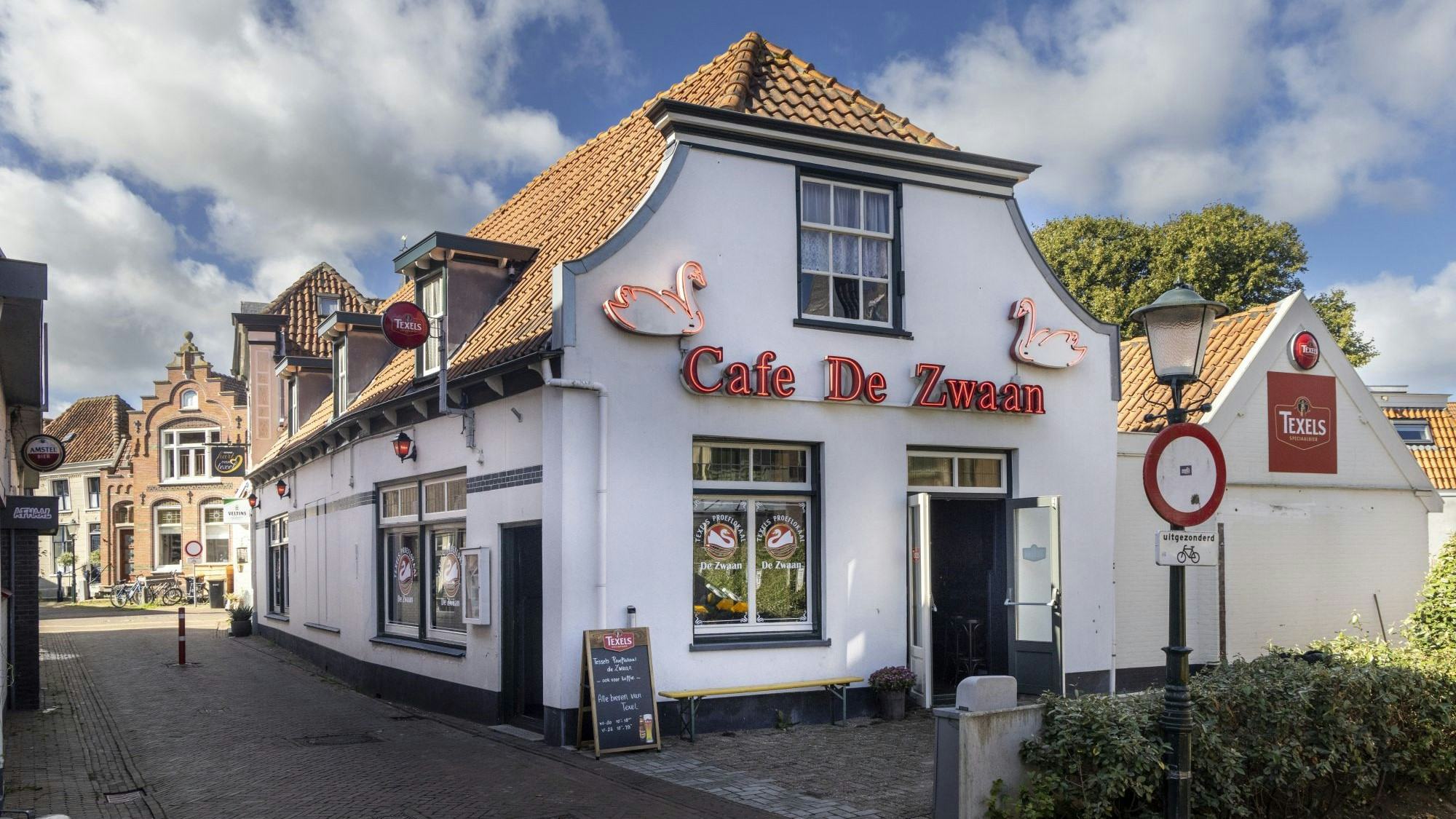 Oudste café van Texel is nu proeflokaal van alle brouwerijen op het eiland