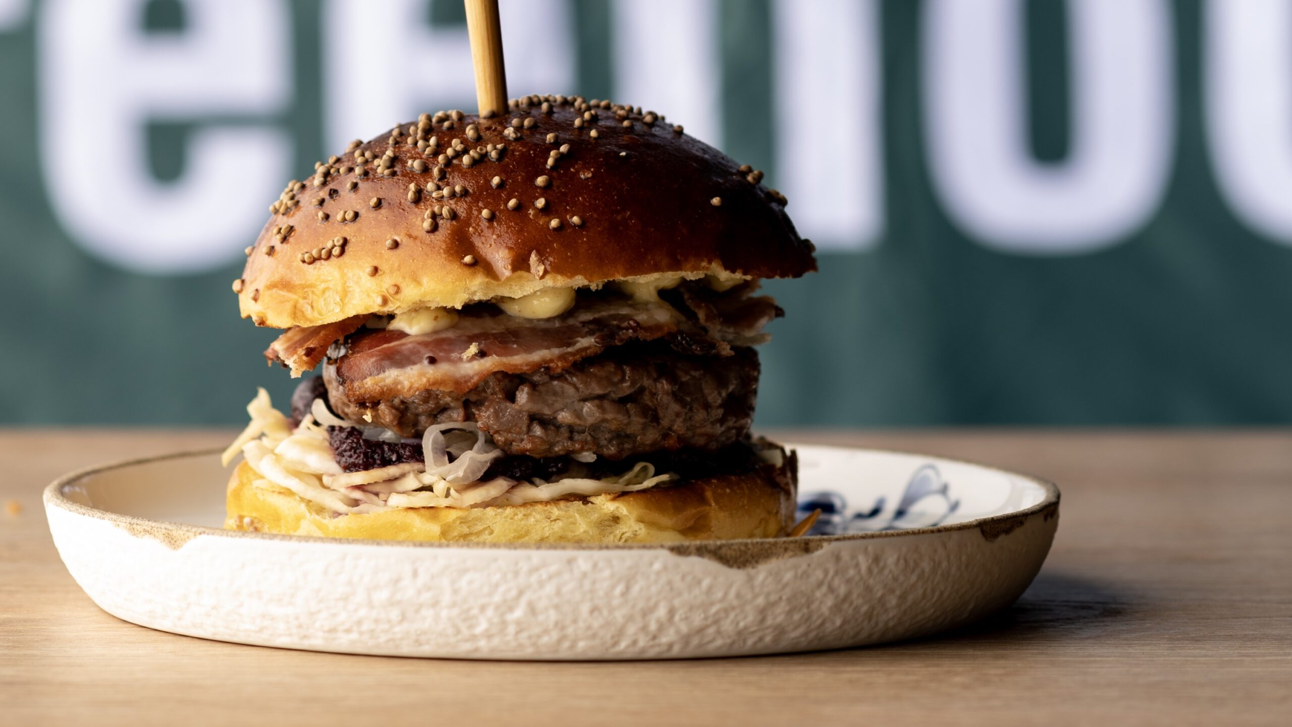Iveau Burgers & Wijnbar en RØK Barbecue winnaars 'Best Burger Benelux 2023'