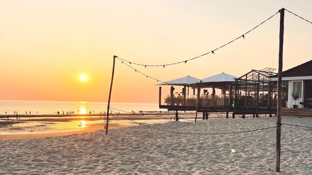 Mooi weer zorgt voor drukte bij strandpaviljoens en volle terrassen