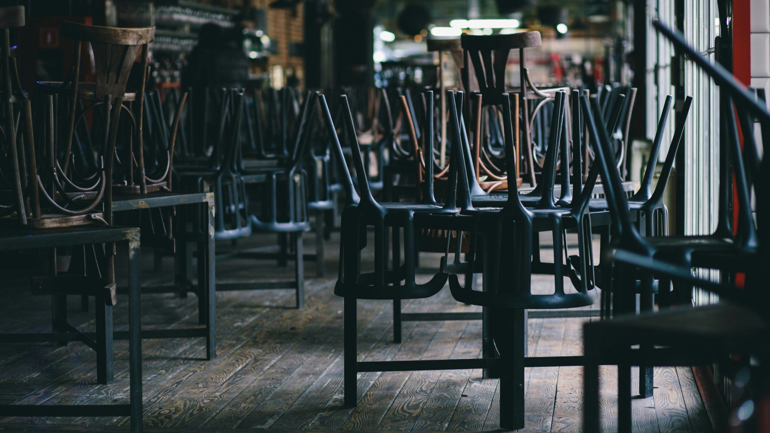 Het aantal cafés in Nederland neemt in sneltreinvaart af