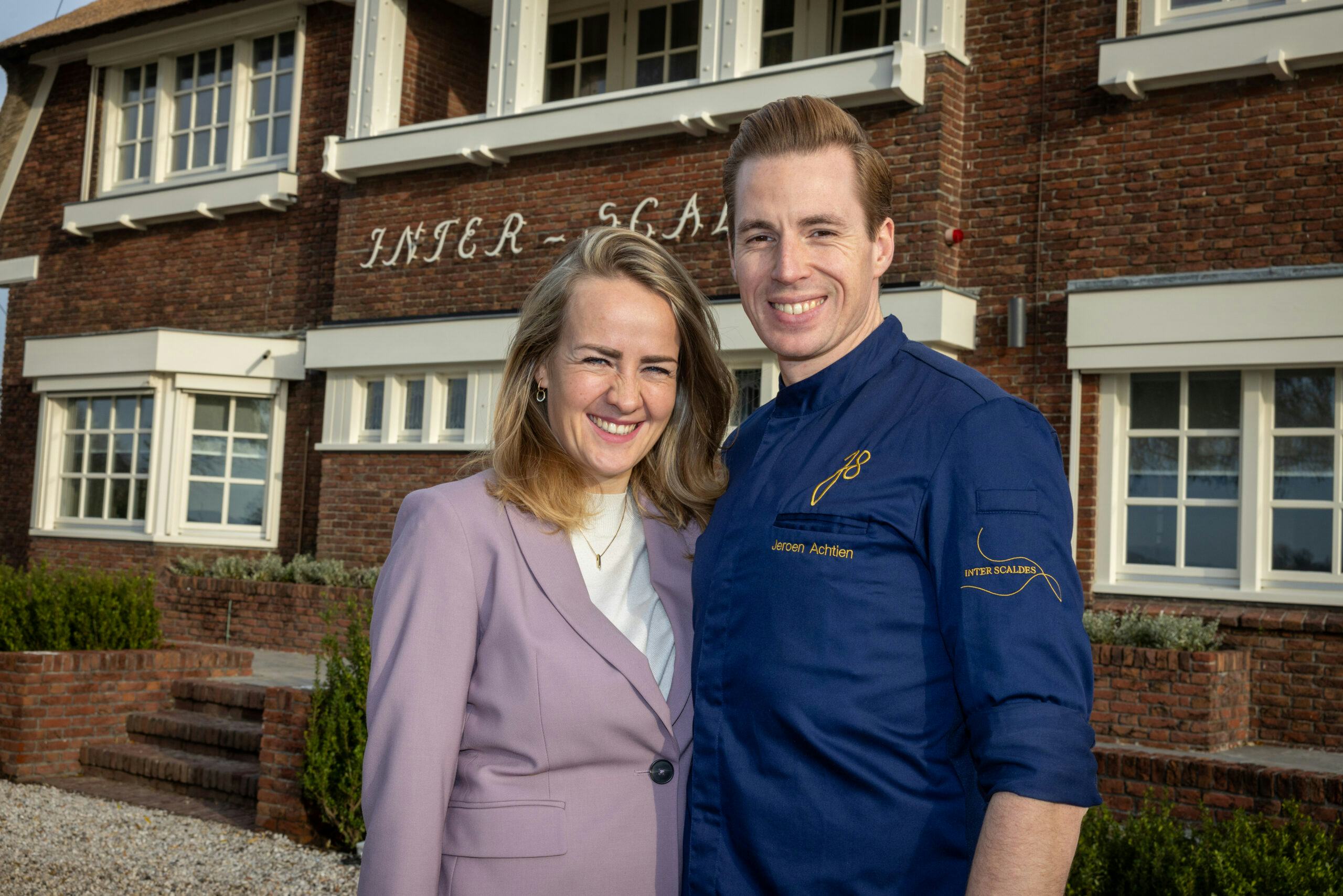 Jeroen en Sanne Achtien, voor de iconische entree van Inter Scaldes in Kruiningen