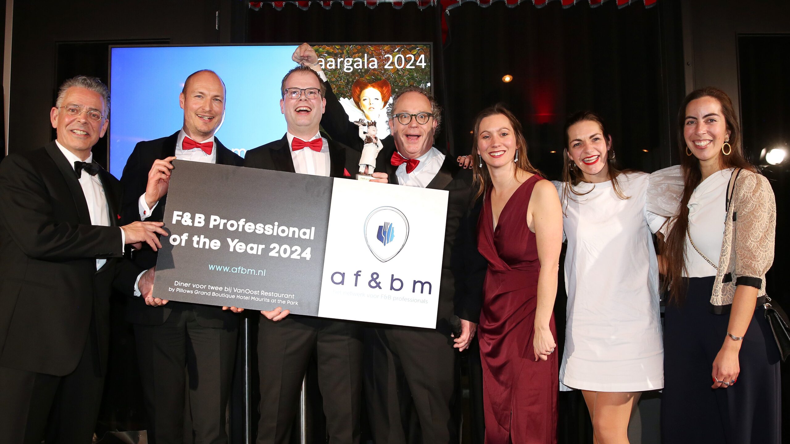 Vlnr: Paul Sprakel, Demian van der Reijden, Mark Visschedijk, Maarten Wessels, Aukje van Dongen, Maaike de Reuver, Iris Kranenburg. Foto: Cyntia van Dijke