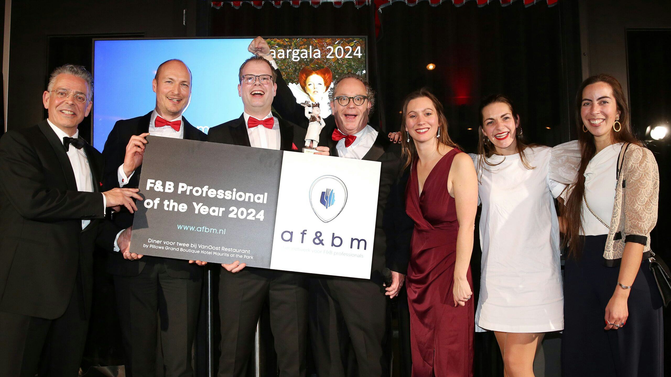 Vlnr: Paul Sprakel, Demian van der Reijden, Mark Visschedijk, Maarten Wessels, Aukje van Dongen, Maaike de Reuver, Iris Kranenburg. Foto: Cyntia van Dijke