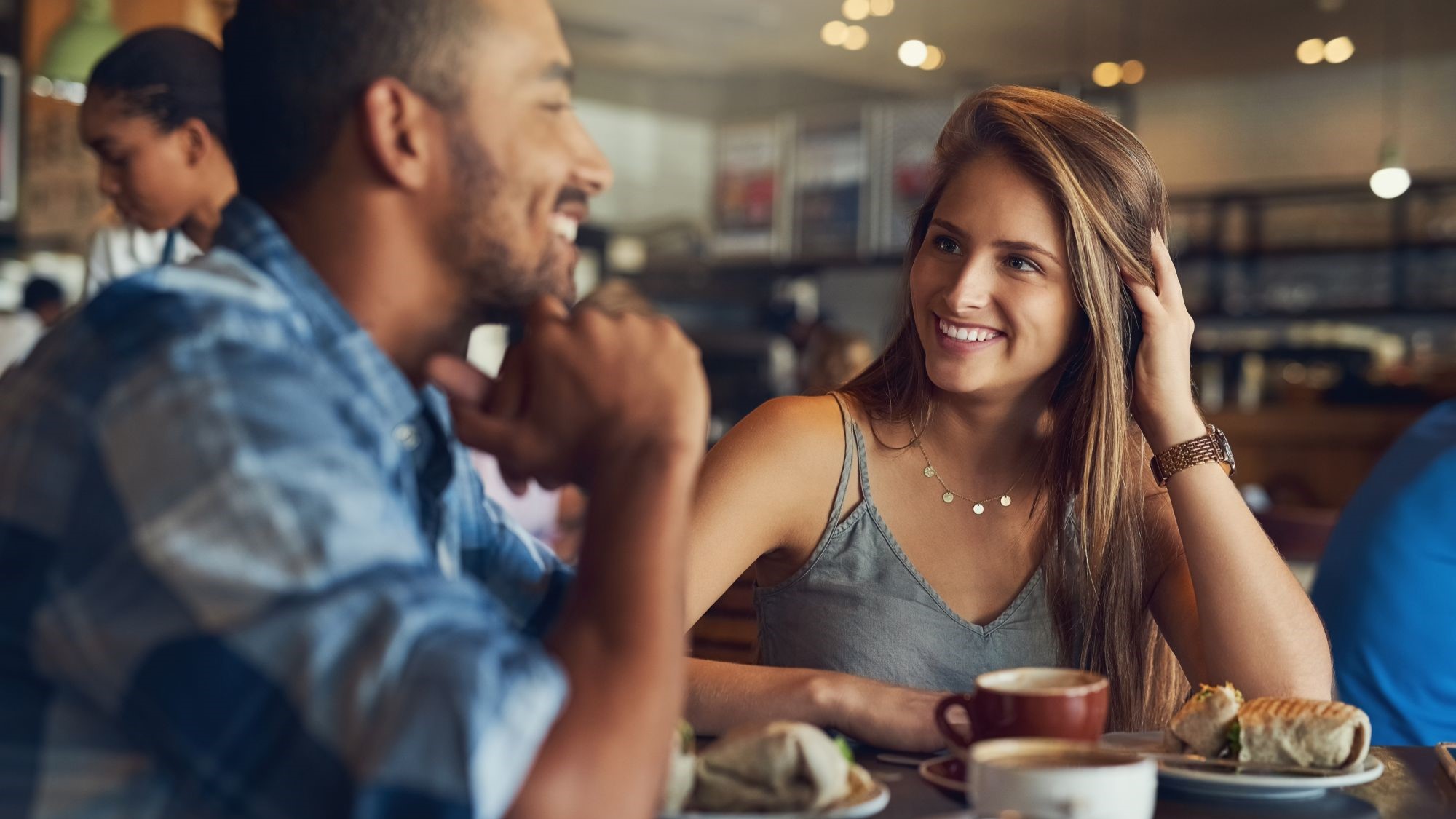 Horecamedewerkers bedenken ludieke Valentijns actie: 'Date Lokaal'