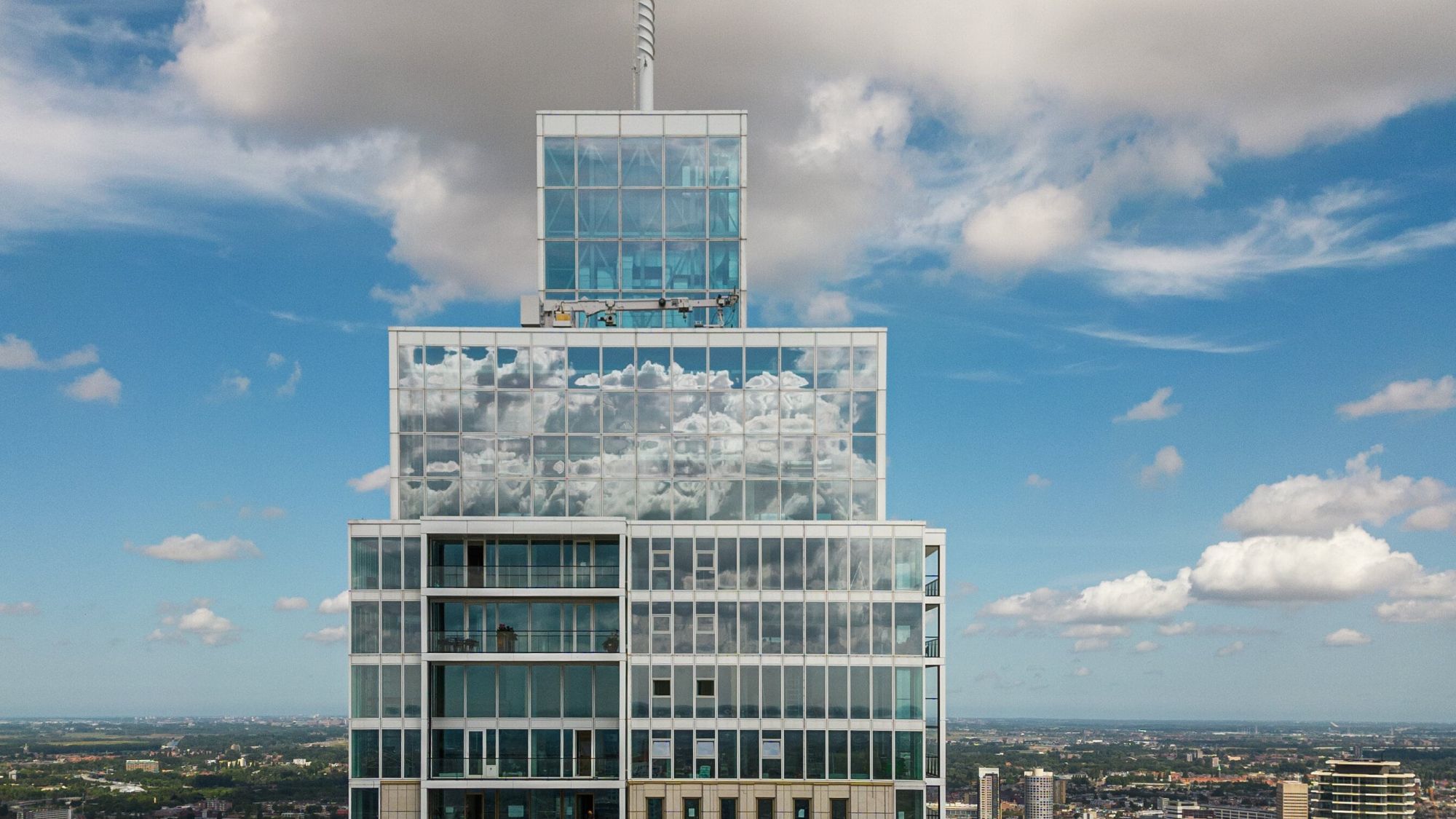 Magnicity opent restaurant en bar op de bovenste verdiepingen Zalmhaven