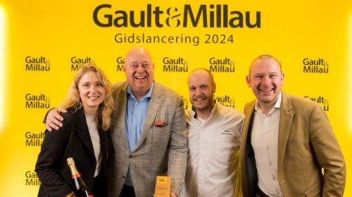 De Bloemenbeek krijgt award van Gault&Millau voor Terras van het Jaar