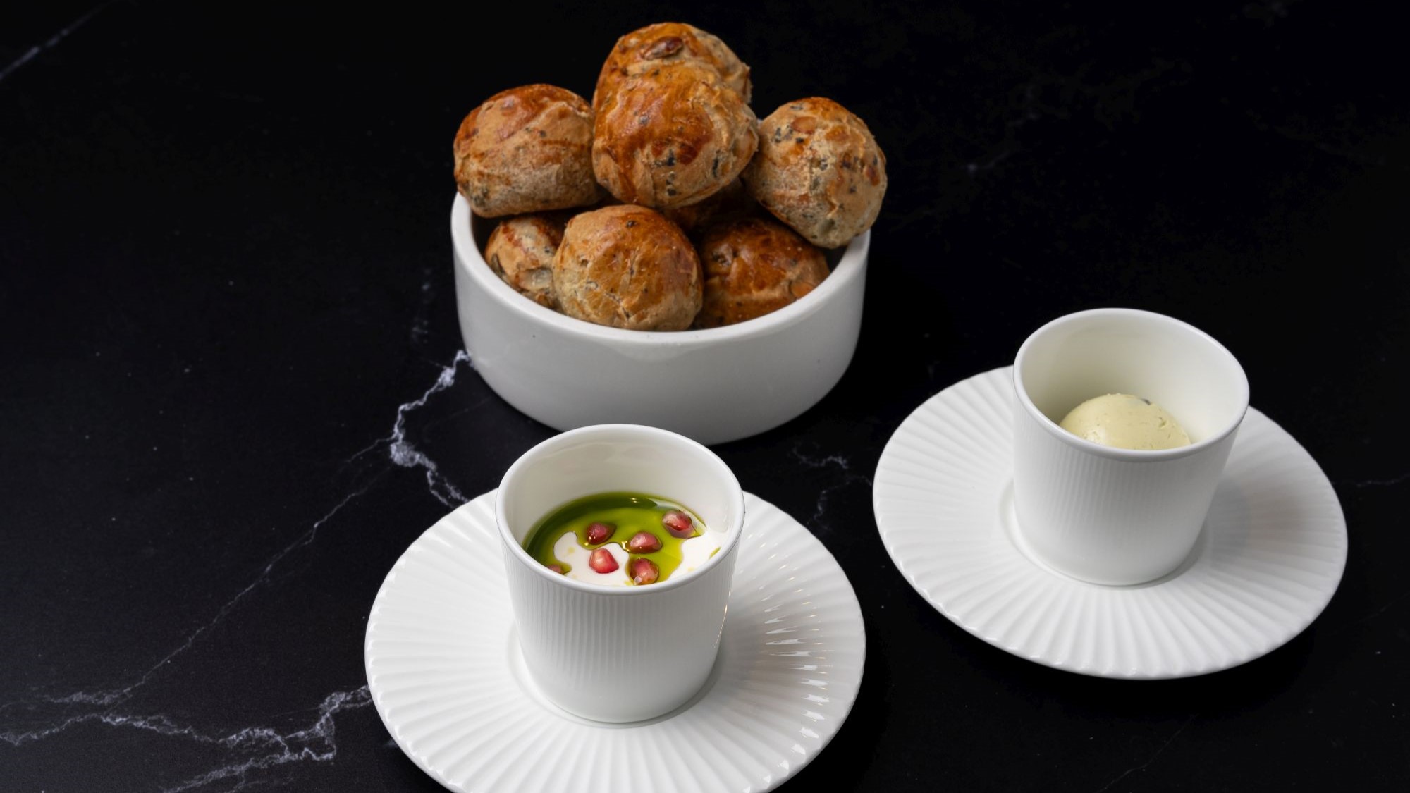 Brood en dip. 
Foto-credits: Charlotte Mauritz,  Annoncé Management