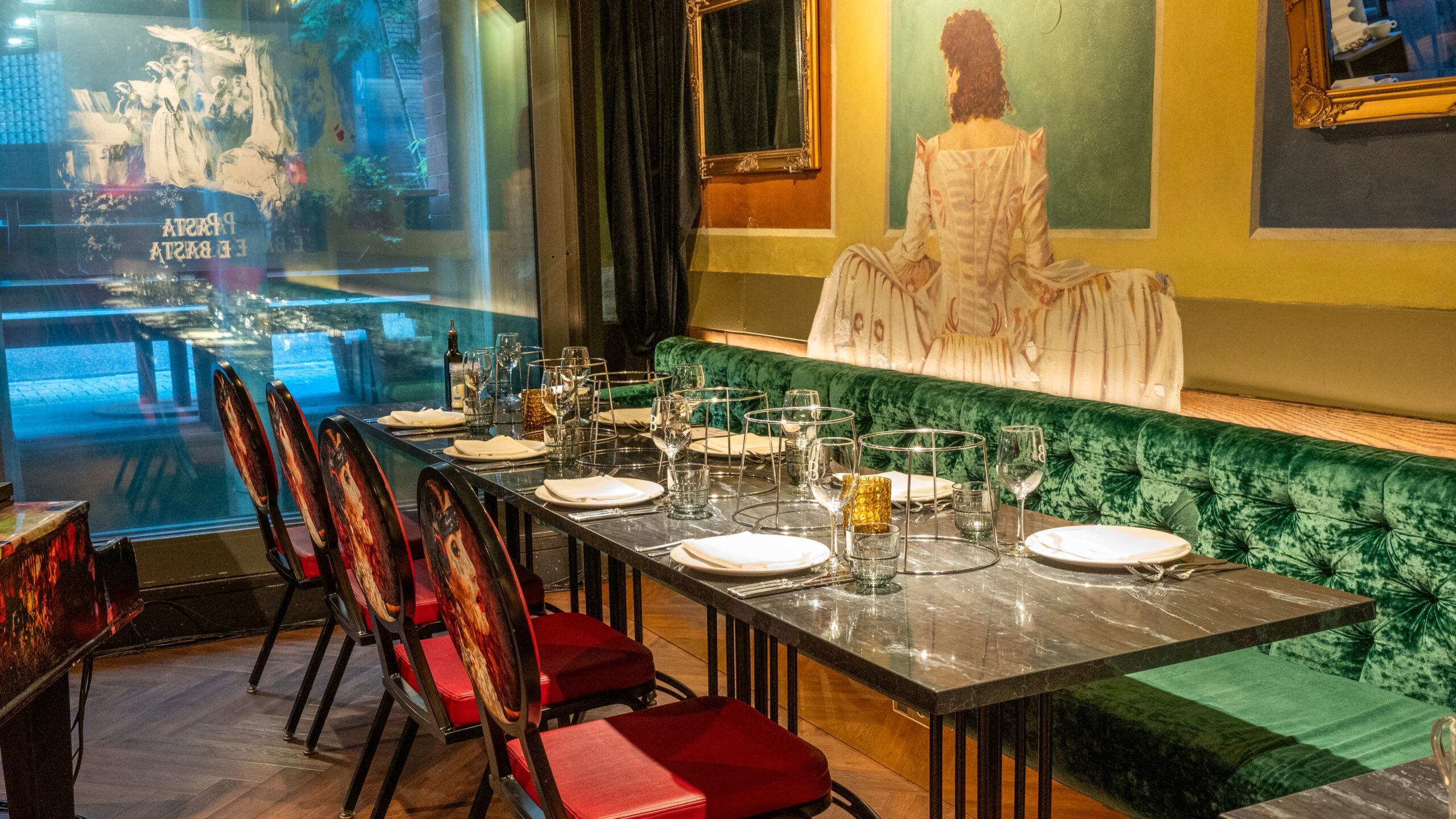 VMN Media Foto-opdracht 10743
t.b.v. Misset Horeca
Foto bij Restaurant Pasta e Basta, met Hans Duyf en Jolijn Middelhoff in Amsterdam.
Archiefnummer CSF240021