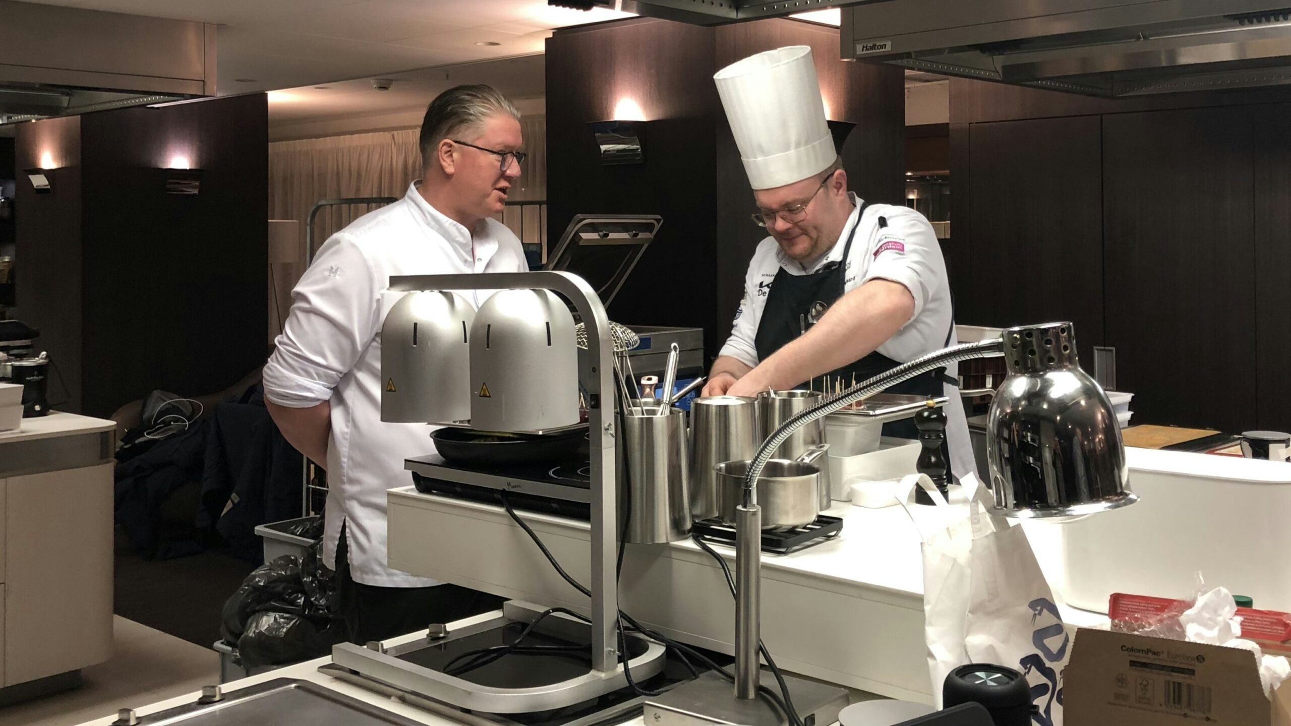 Arjan Speelman en Marco van der Wijngaard tijdens een training in het Okura.