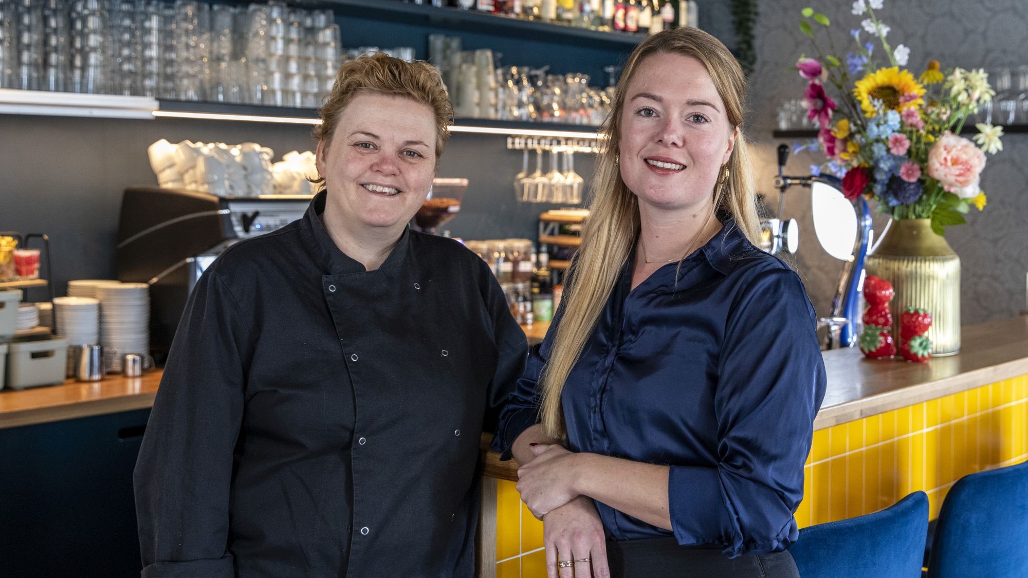 Restaurant De Ald Herberch. Ondernemer Bernou de Jong en chefkok Jenny.