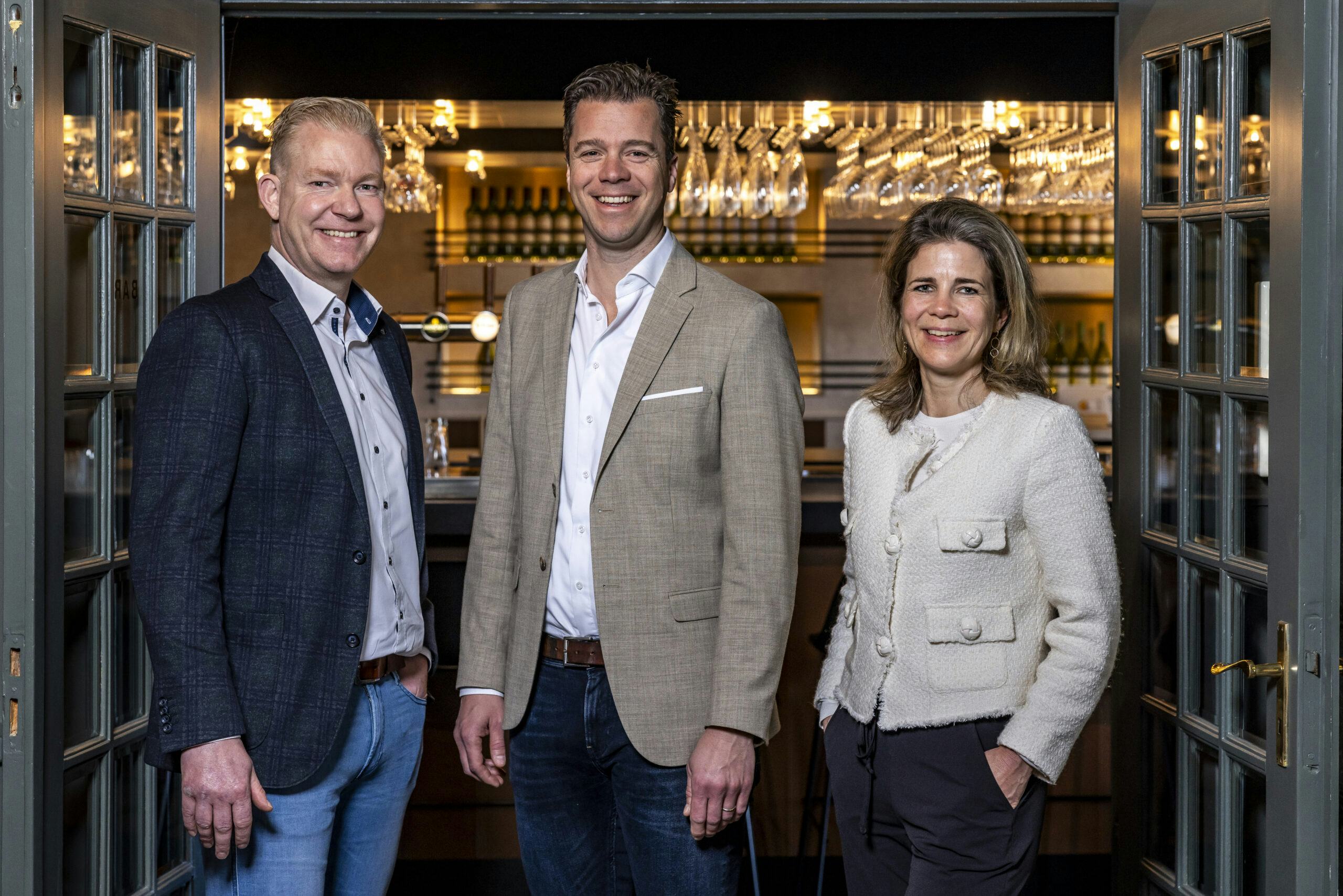 Mark van Zijtveld, Key accountmanager bij Facility Trade Group, Tom Pijls, directeur van Hotel Voncken in het Limburgse Valkenburg en Patricia Dreves, Regional Segment Marketing Manager Horeca bij Tork.