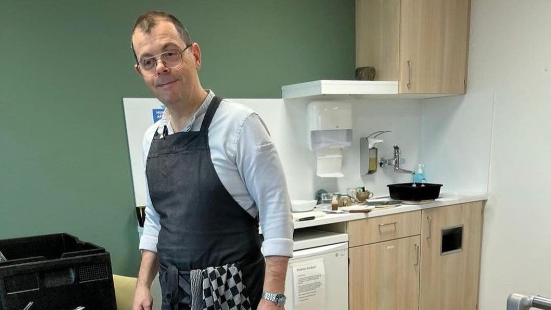 Michel van der Kroft kookt in het ziekenhuis