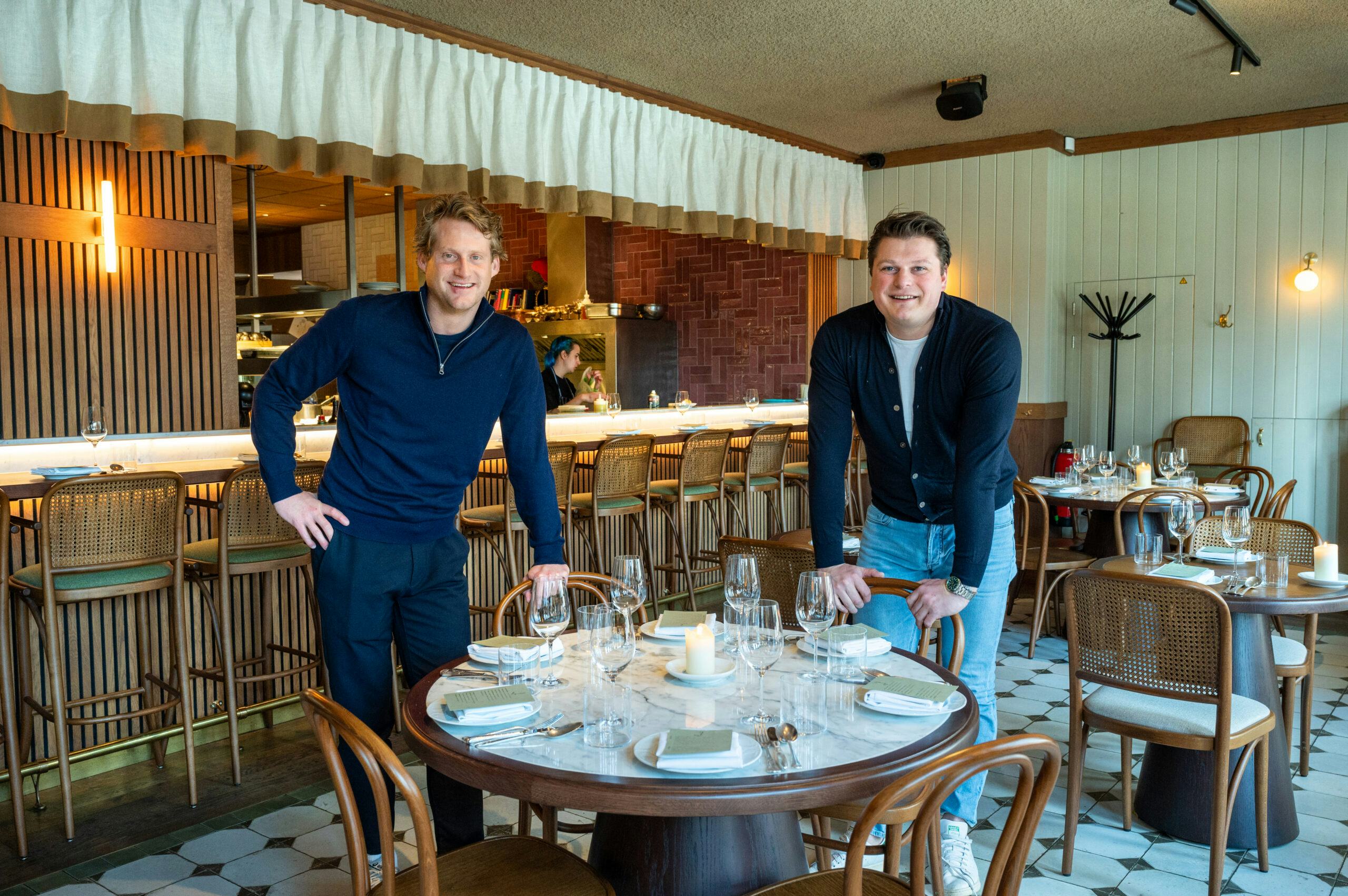 Raymond Plat (l) en Niels Leijssenaar van Restaurant Troef in Amsterdam.