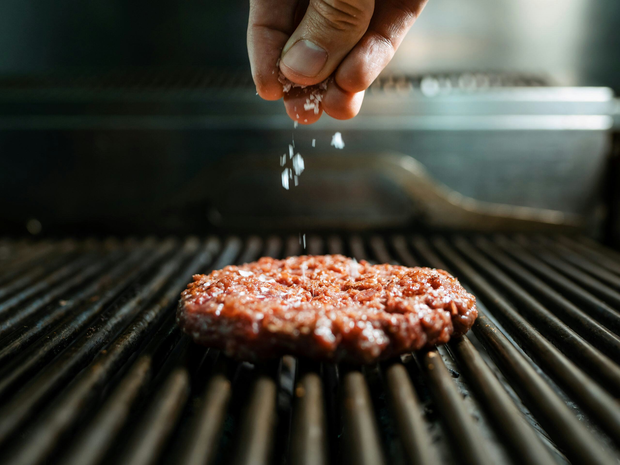 Een horecabedrijf dat een runderhamburger specifiek rosé serveert is volgens de hygiënecode verplicht om onderzoeksresultaten te tonen per batch. 