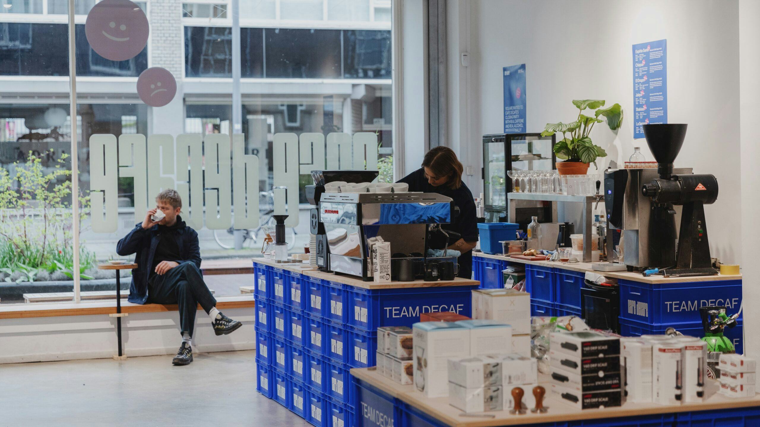 Man Met Bril Koffie opent pop-upbar met alleen maar decafé koffie: 'Vraag neemt toe'