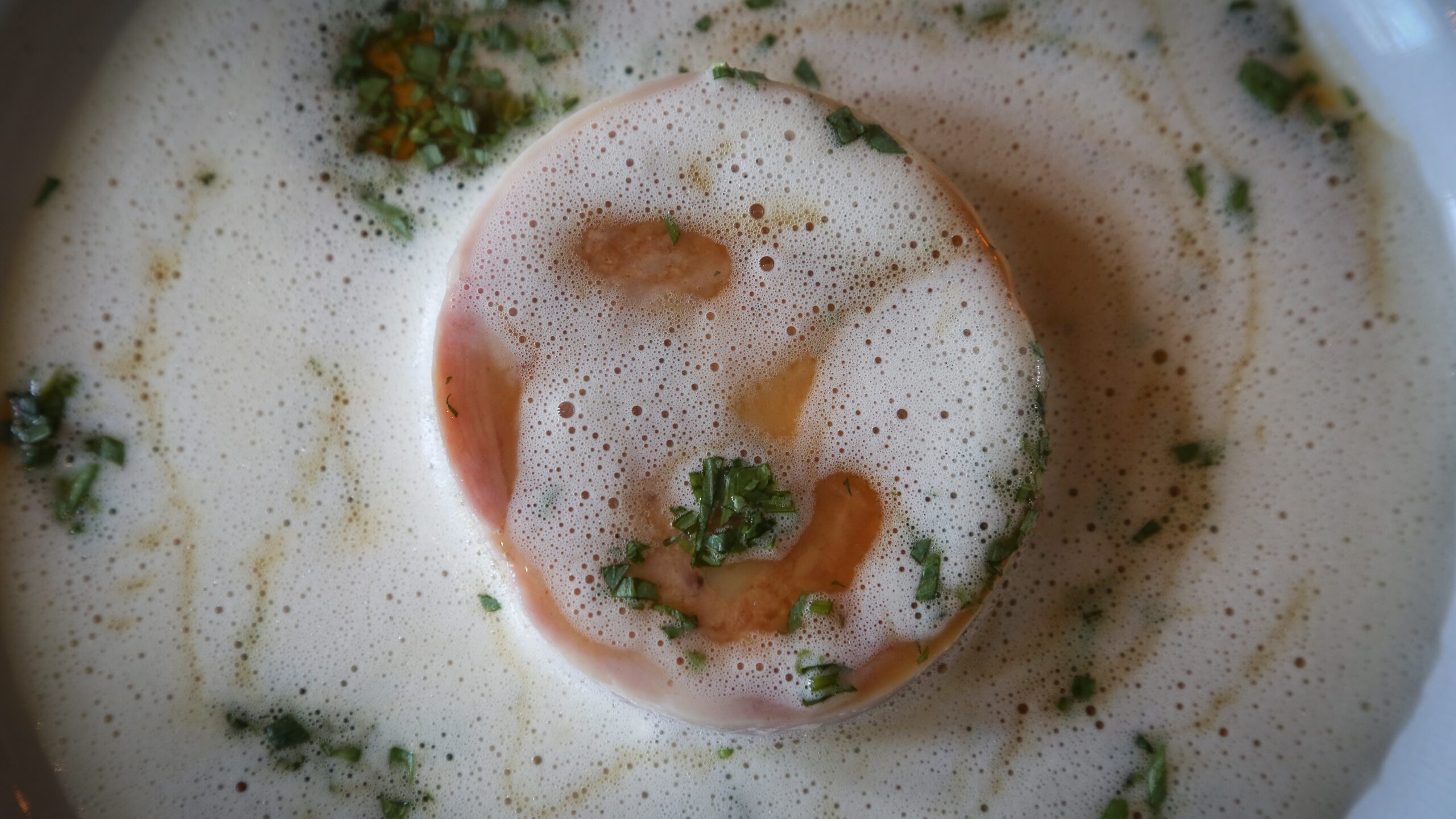 Barnevelder Royaal: kippenlever, paling en eigen jus.