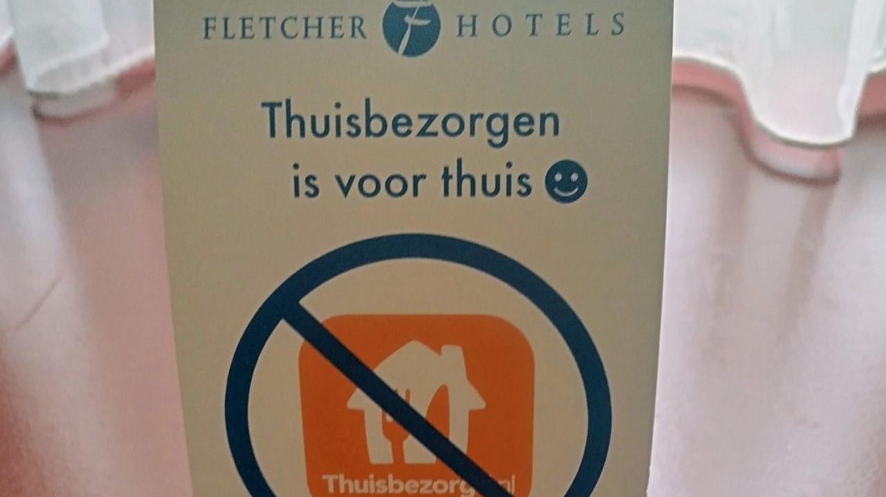 Een bordje dat Fletcher op de kamers heeft staan