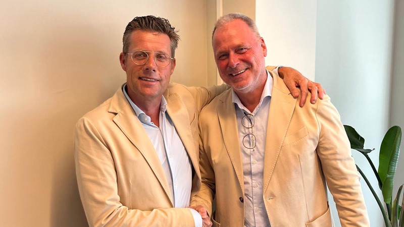 Marco Wokke (links; ceo Euroseat | MTP Auctions) en Christan Brouwers (ceo Satelliet)