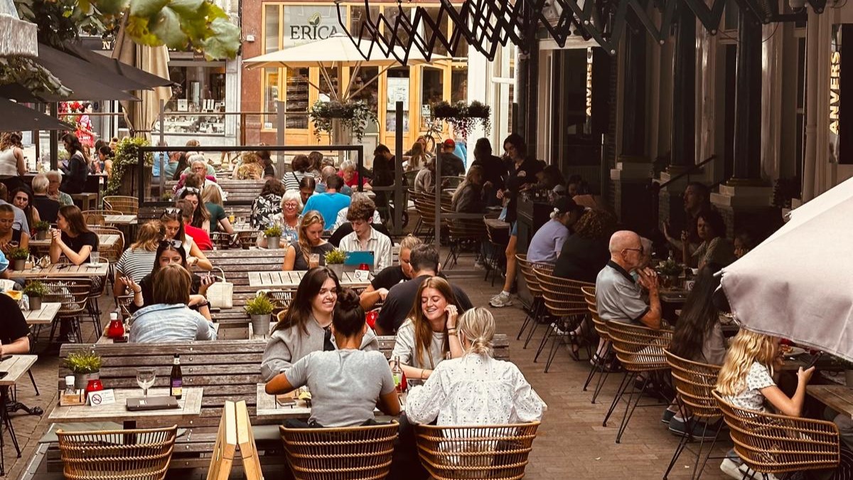 Het terras van Brasserie Anvers.