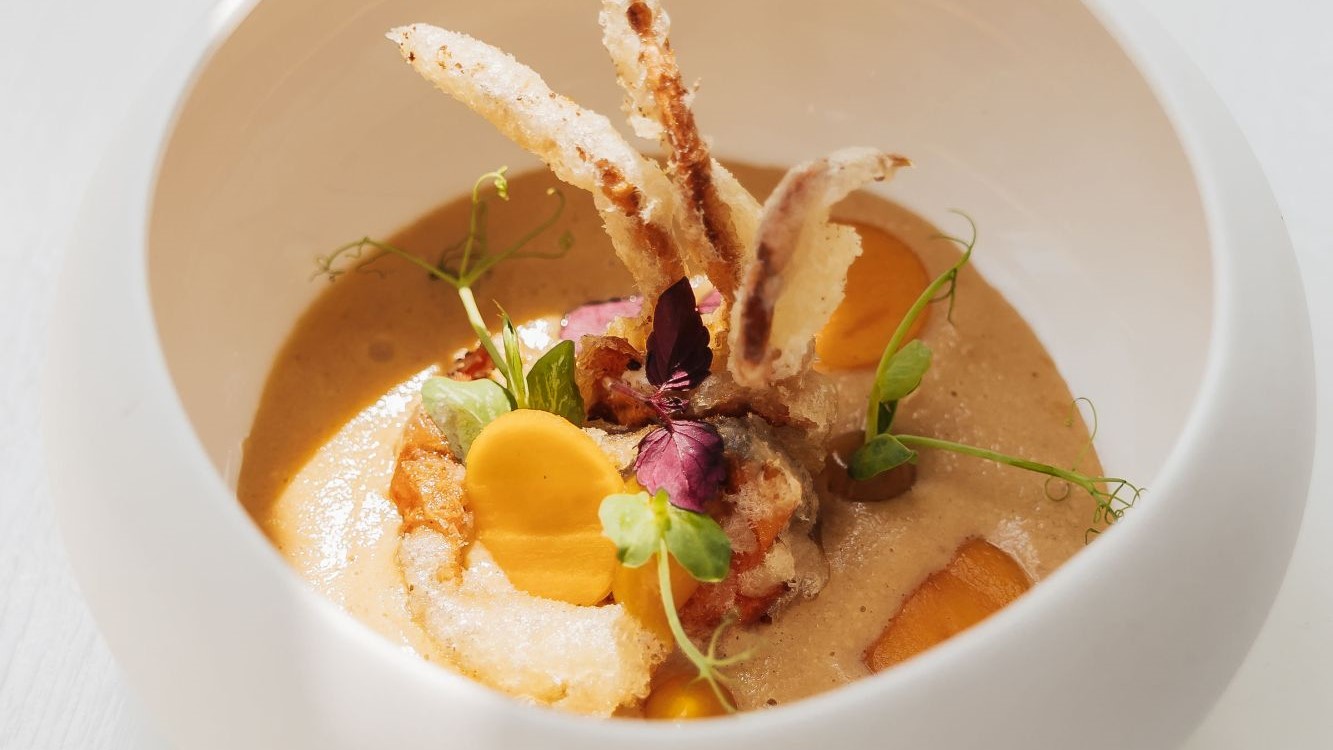 Softshell crab met custard van langoustine.