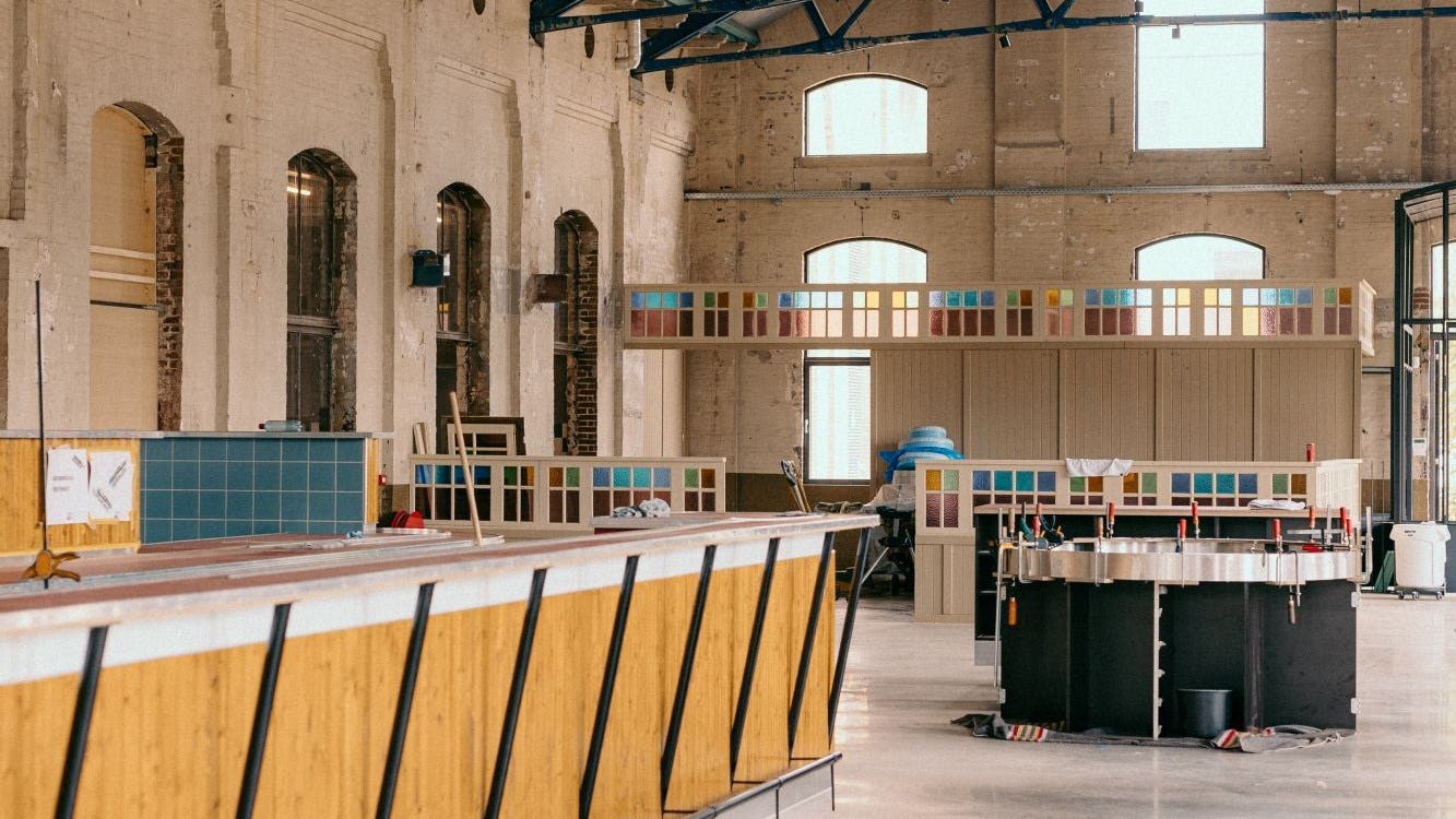 Café-restaurant De Hondekop opent in voormalig NS-gebouw