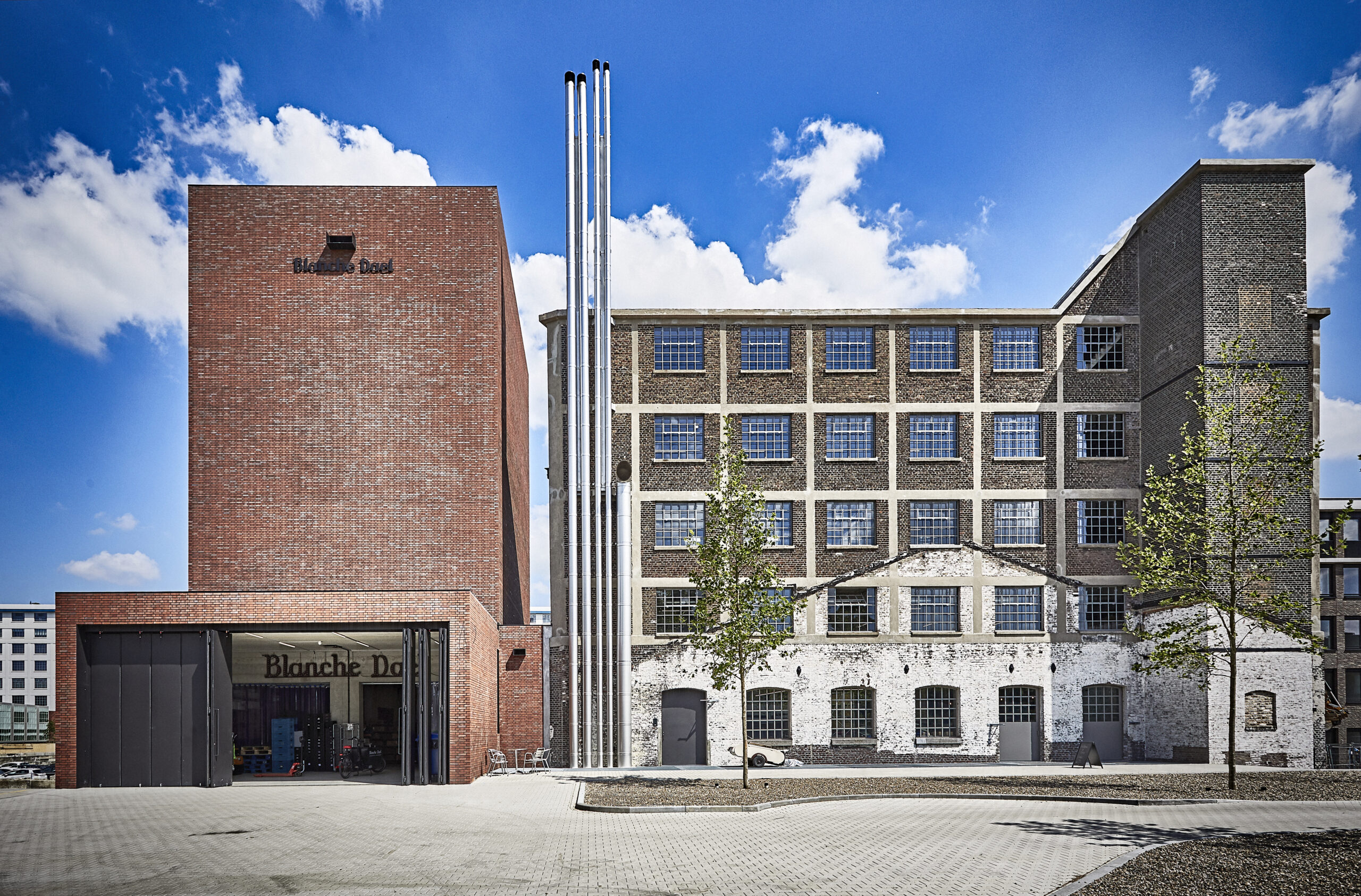 De Blanche Dael-branderij, met een koffiecafé, koffie- en theewinkel én een koffieschool voor SCA- en barista trainingen. Liefhebbers kunnen eveneens een branderijtour boeken. 