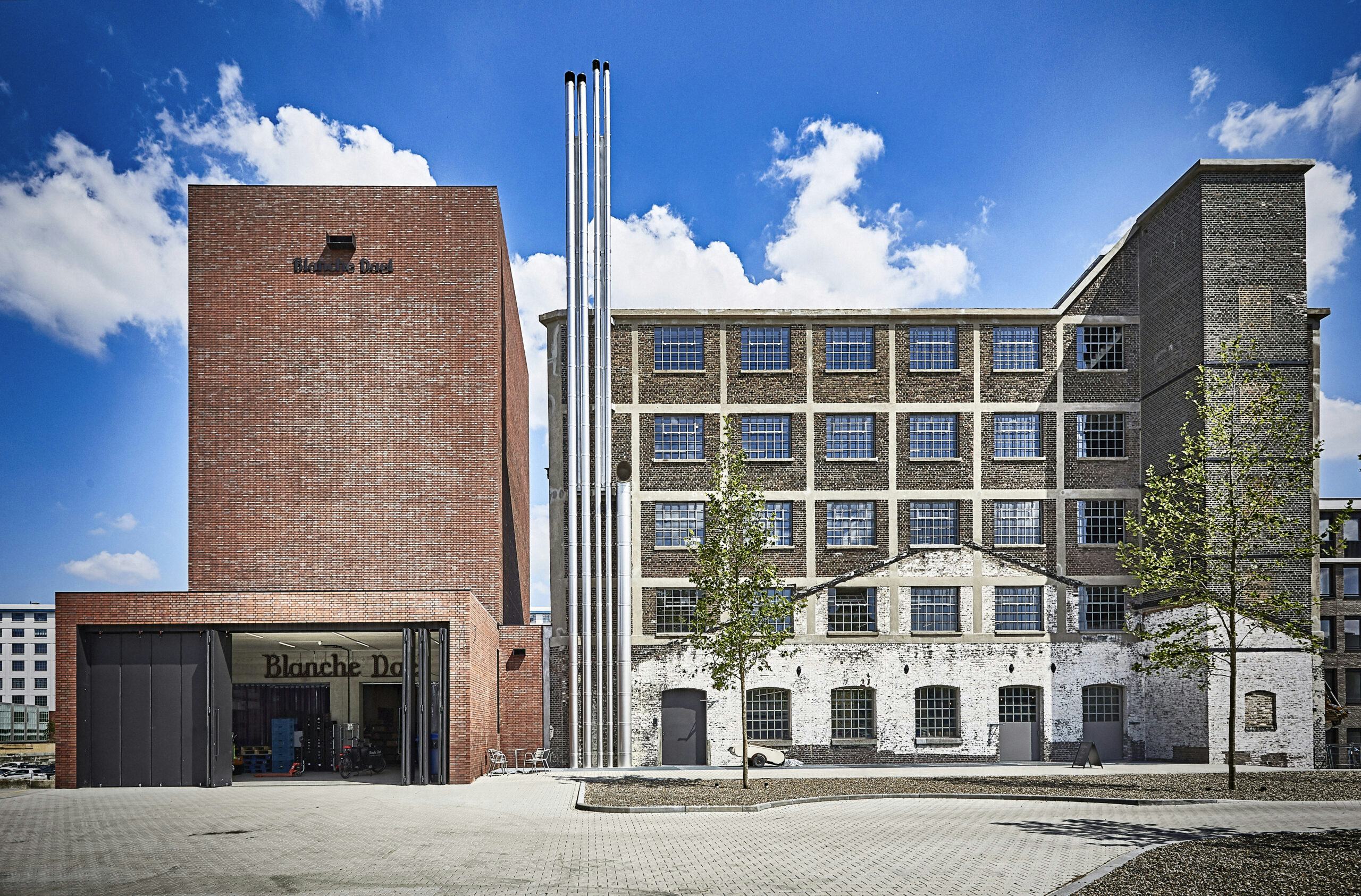 De Blanche Dael-branderij, met een koffiecafé, koffie- en theewinkel én een koffieschool voor SCA- en barista trainingen. Liefhebbers kunnen eveneens een branderijtour boeken.