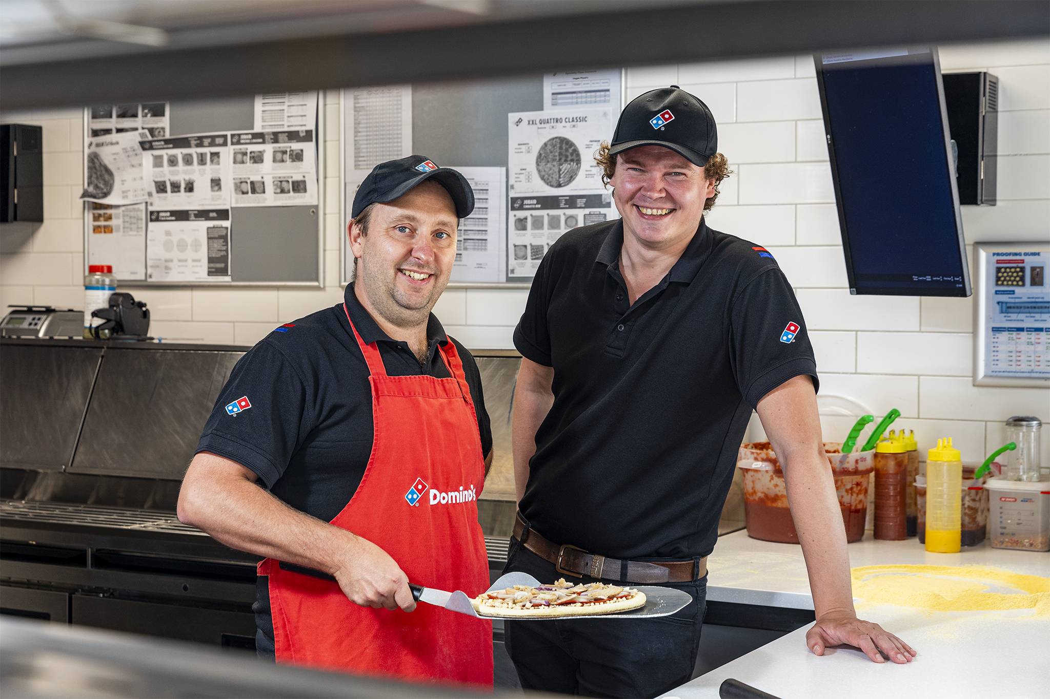 Tommy van der Kooij en Jesper van der Heijden zijn mede-eigenaar van drie succesvolle Domino’s vestigingen in Delft.