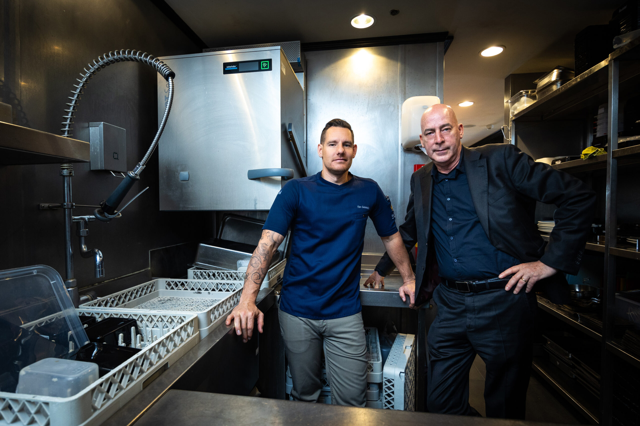 Chef Tim Golsteijn met Eric Toren van luxe boetiekhotel TwentySeven. 