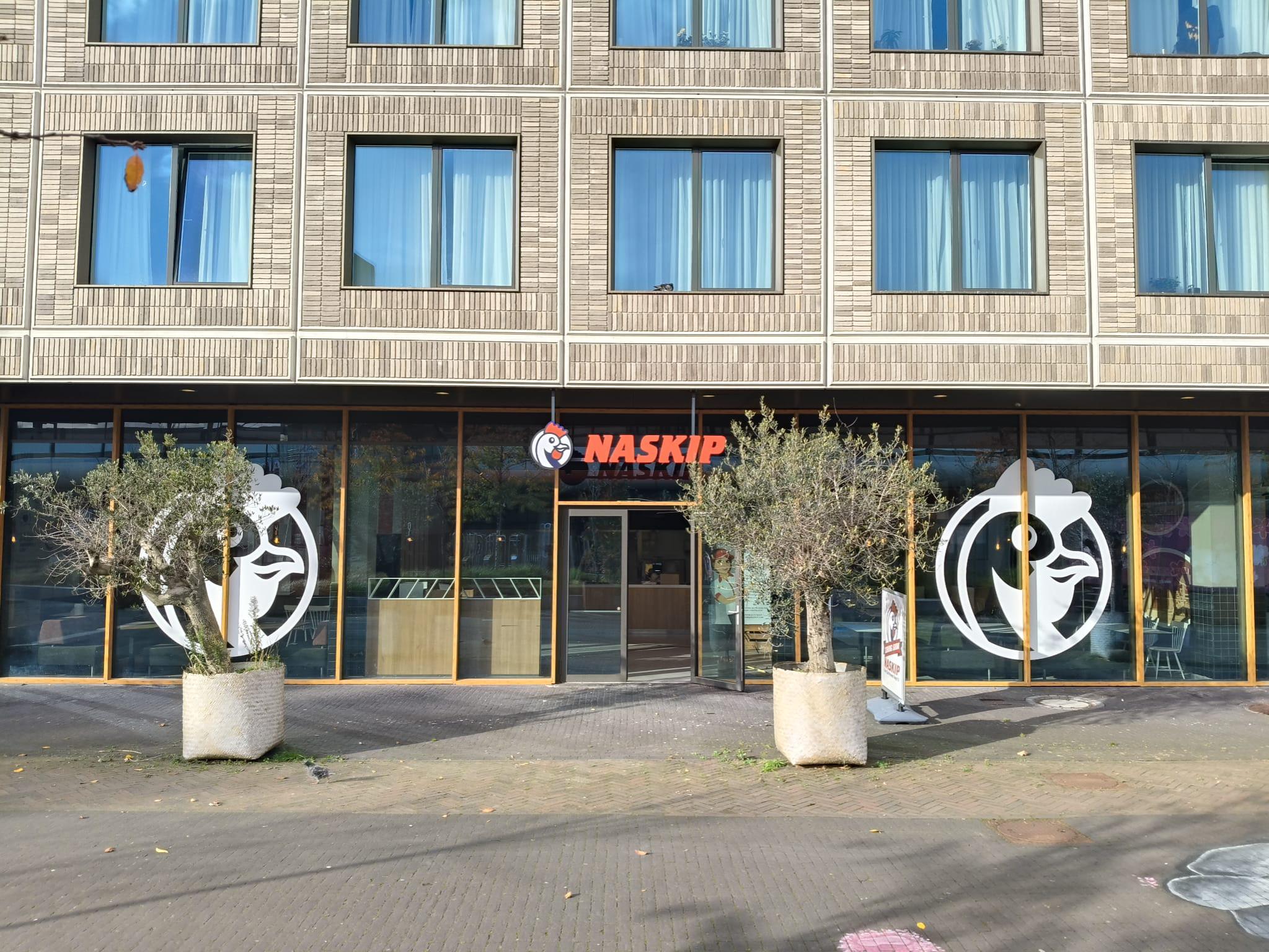Naskip in Almere
