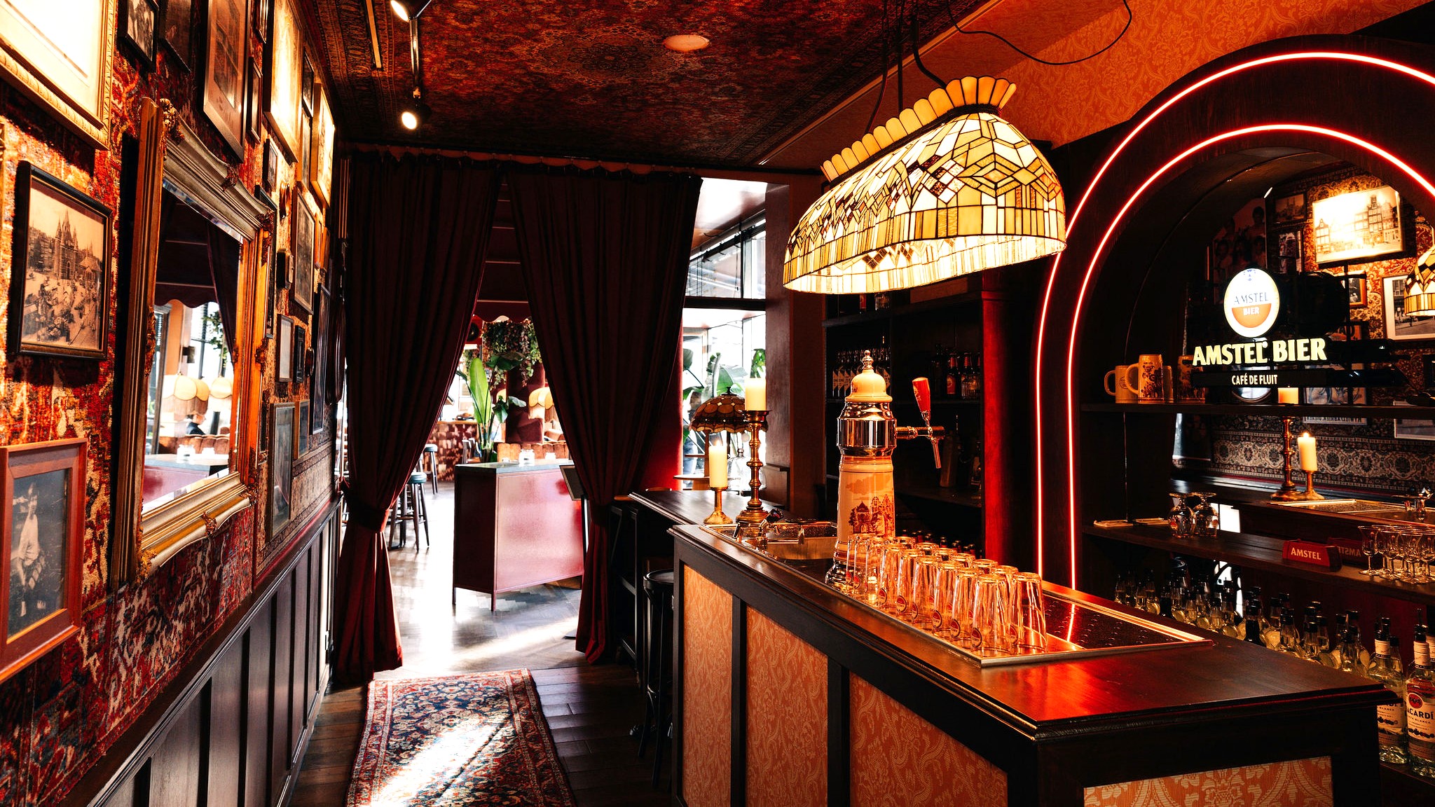 'Restaurant met kleinste kroeg van Nederland.'