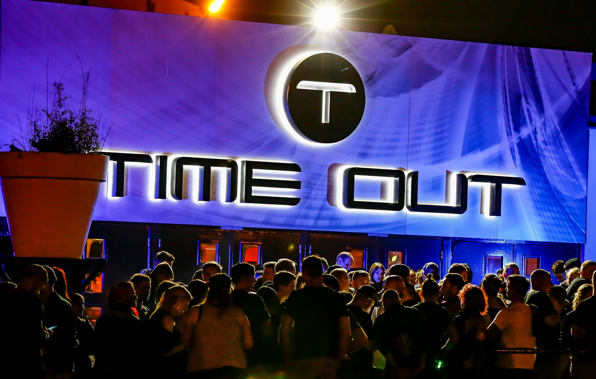 De entree van Time Out in Gemert (fotobron: Time Out)