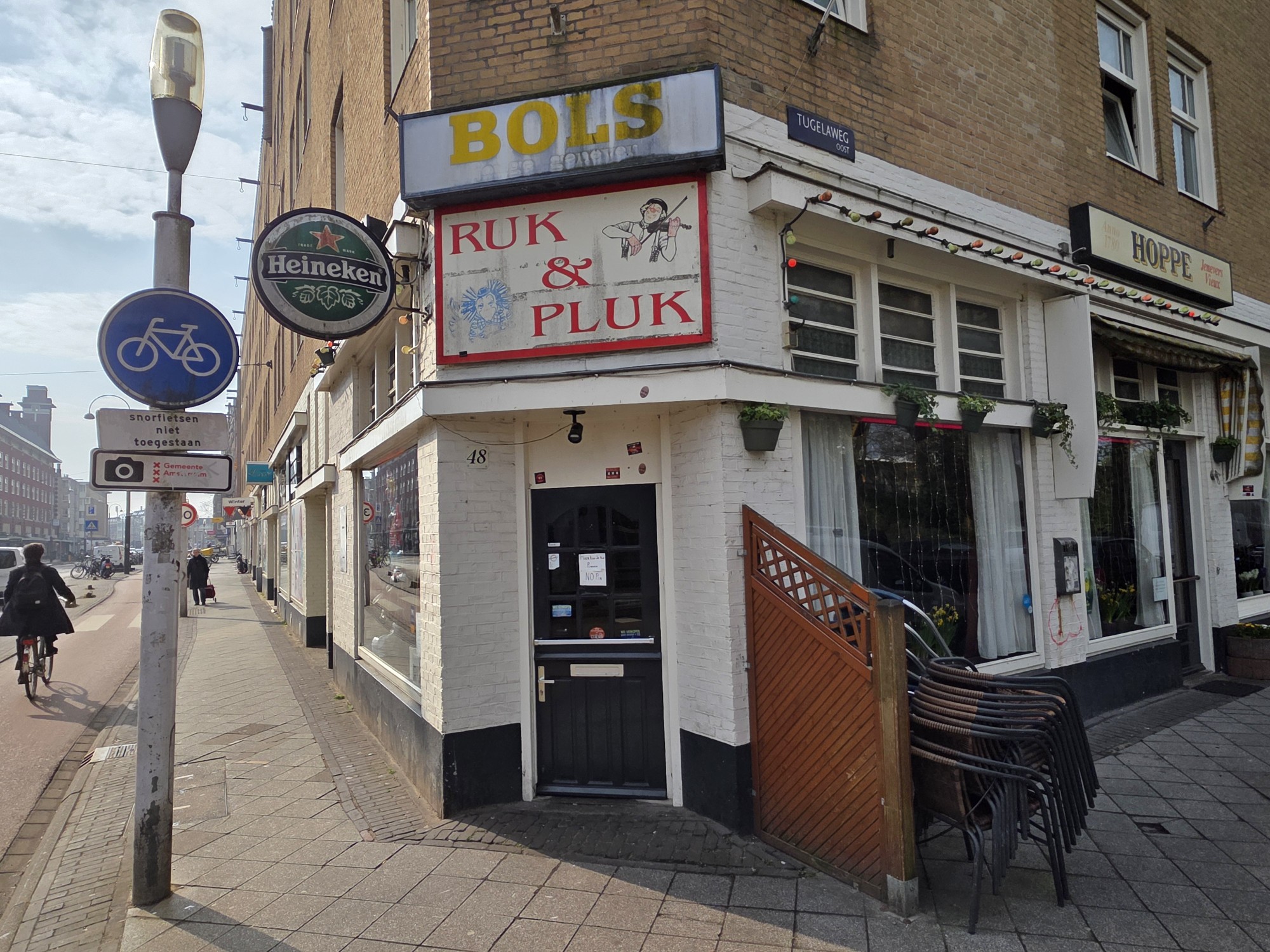 Amsterdams café Ruk en Pluk krijgt nieuwe eigenaar én voert grote verandering door