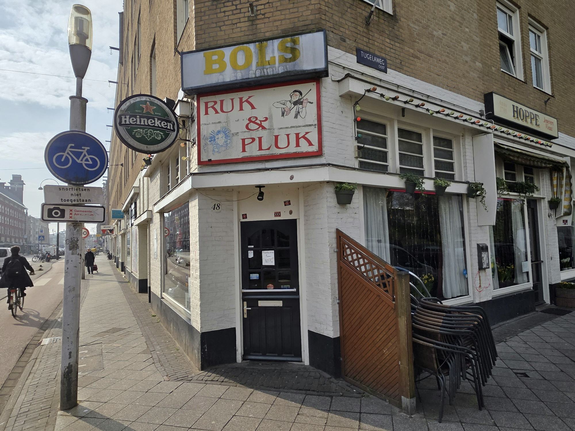 Amsterdams café Ruk en Pluk krijgt nieuwe eigenaar én voert grote verandering door