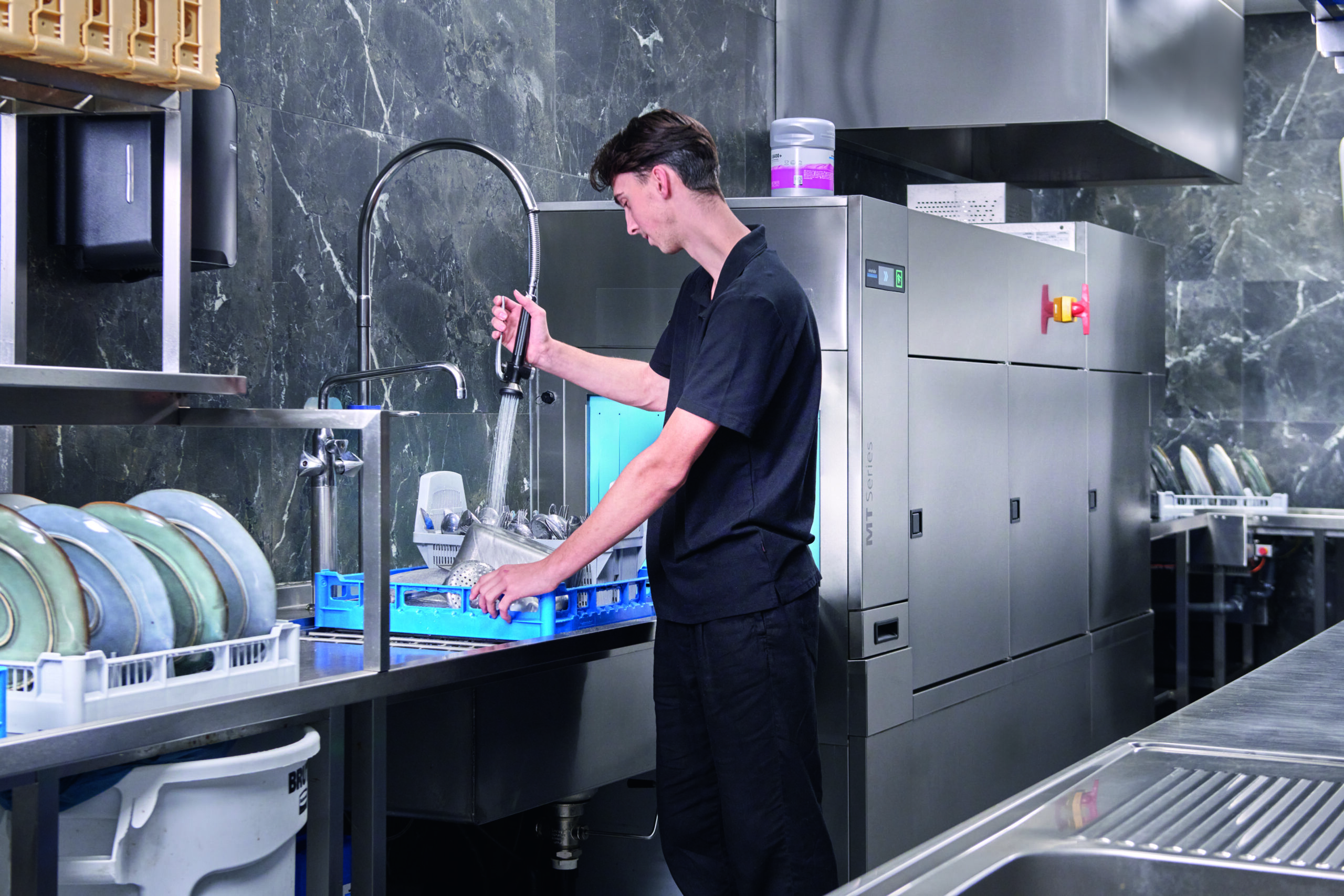 Met het nieuwe vaatwassysteem beschikt Nieuw Schaijk over een spoelcapaciteit tot 210 korven per uur.